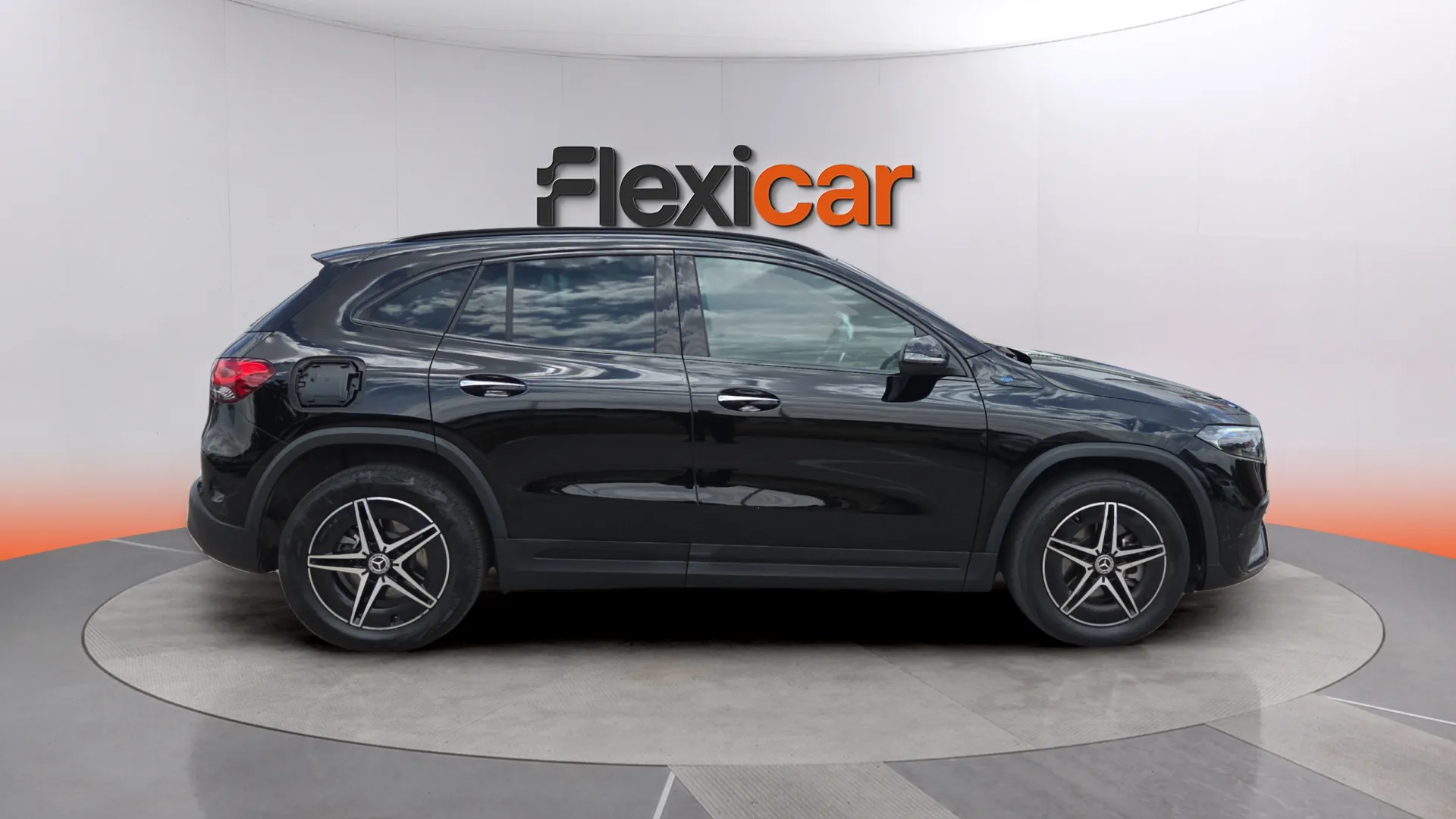 Mercedes-Benz EQA 300 4MATIC - foto 8