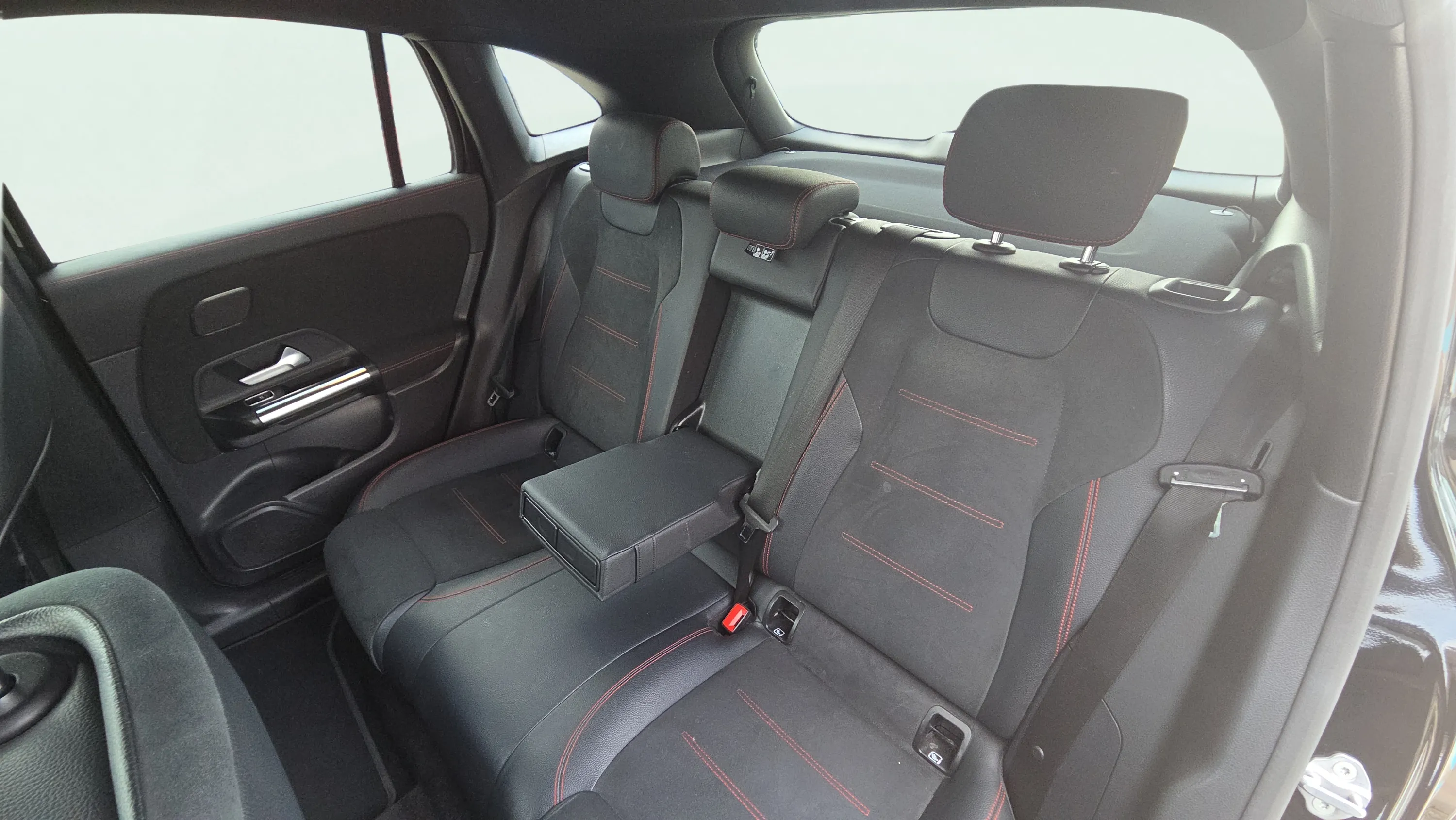Mercedes-Benz EQA 300 4MATIC - foto 23