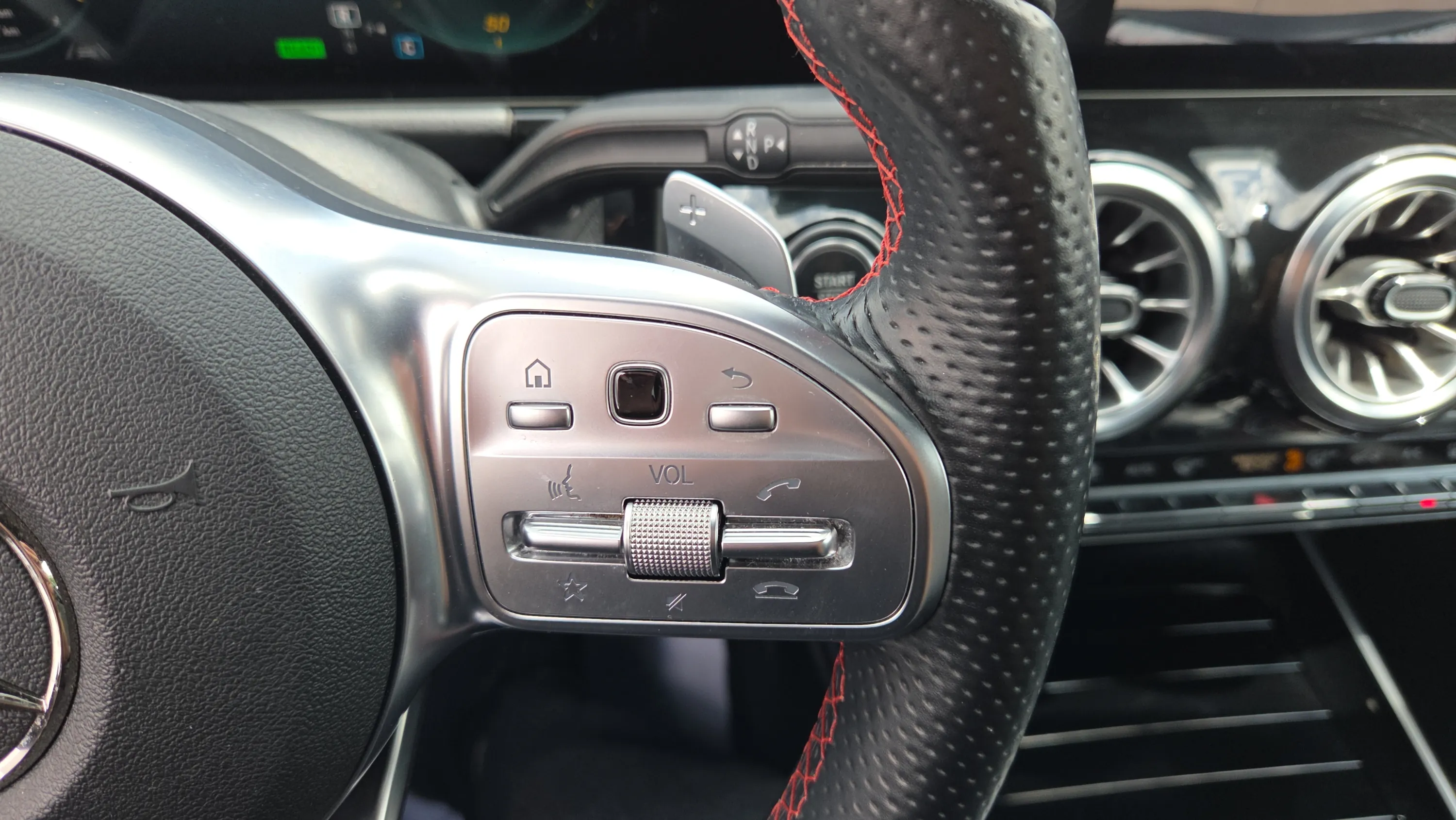 Mercedes-Benz EQA 300 4MATIC - foto 19