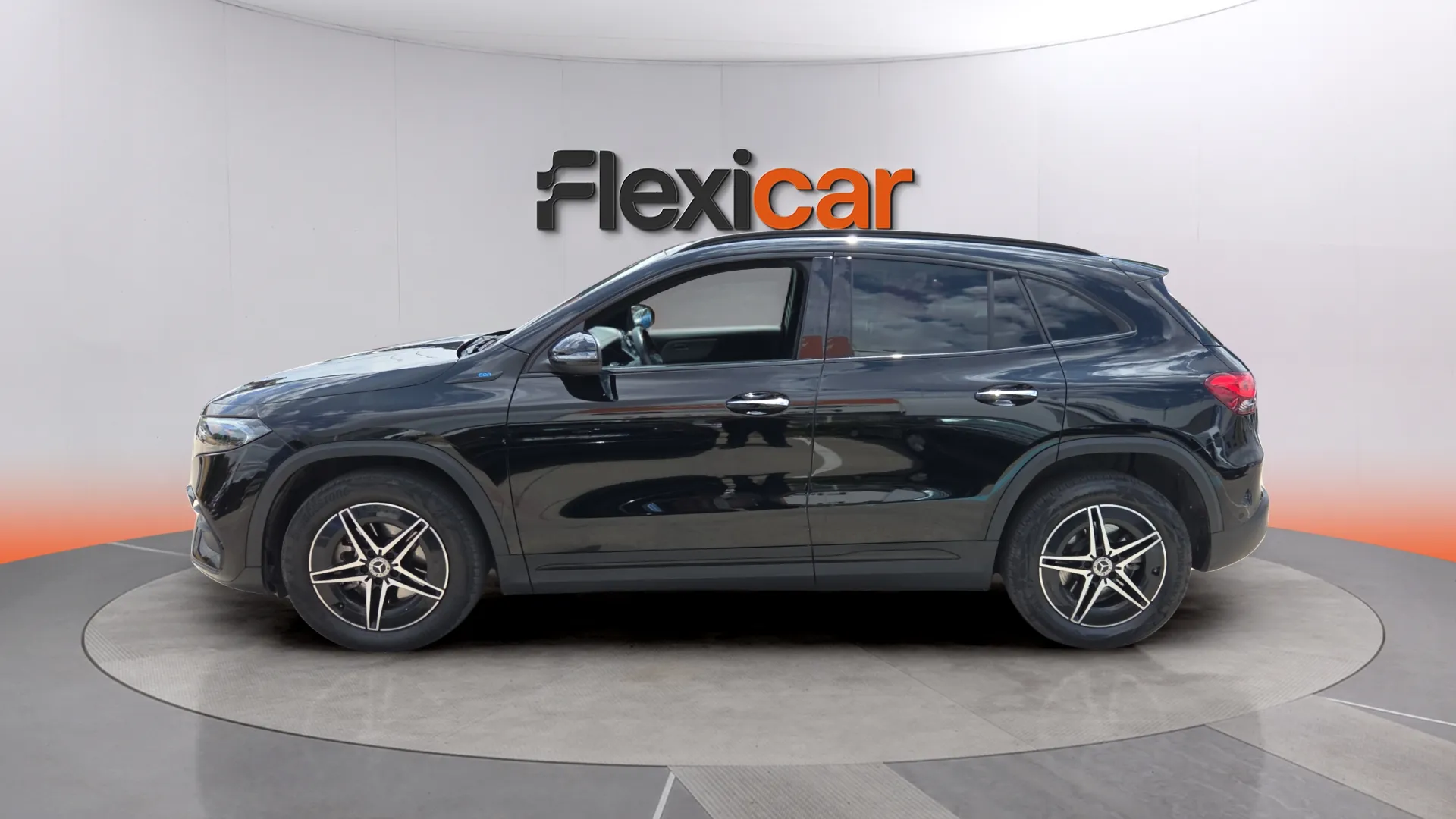 Mercedes-Benz EQA 300 4MATIC - foto 4