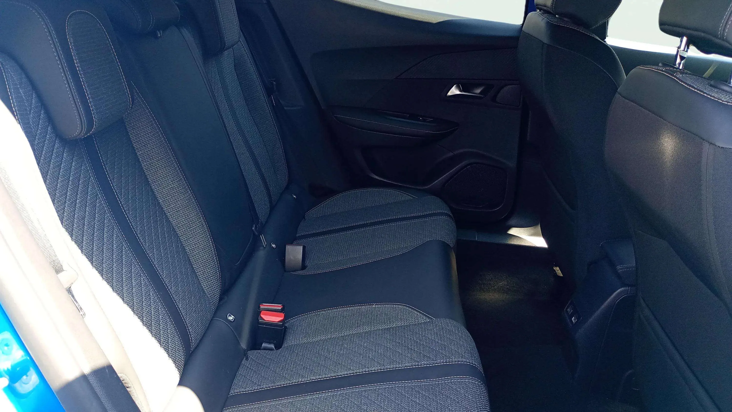 Peugeot 2008 Allure Pack PureTech 100 - foto 16