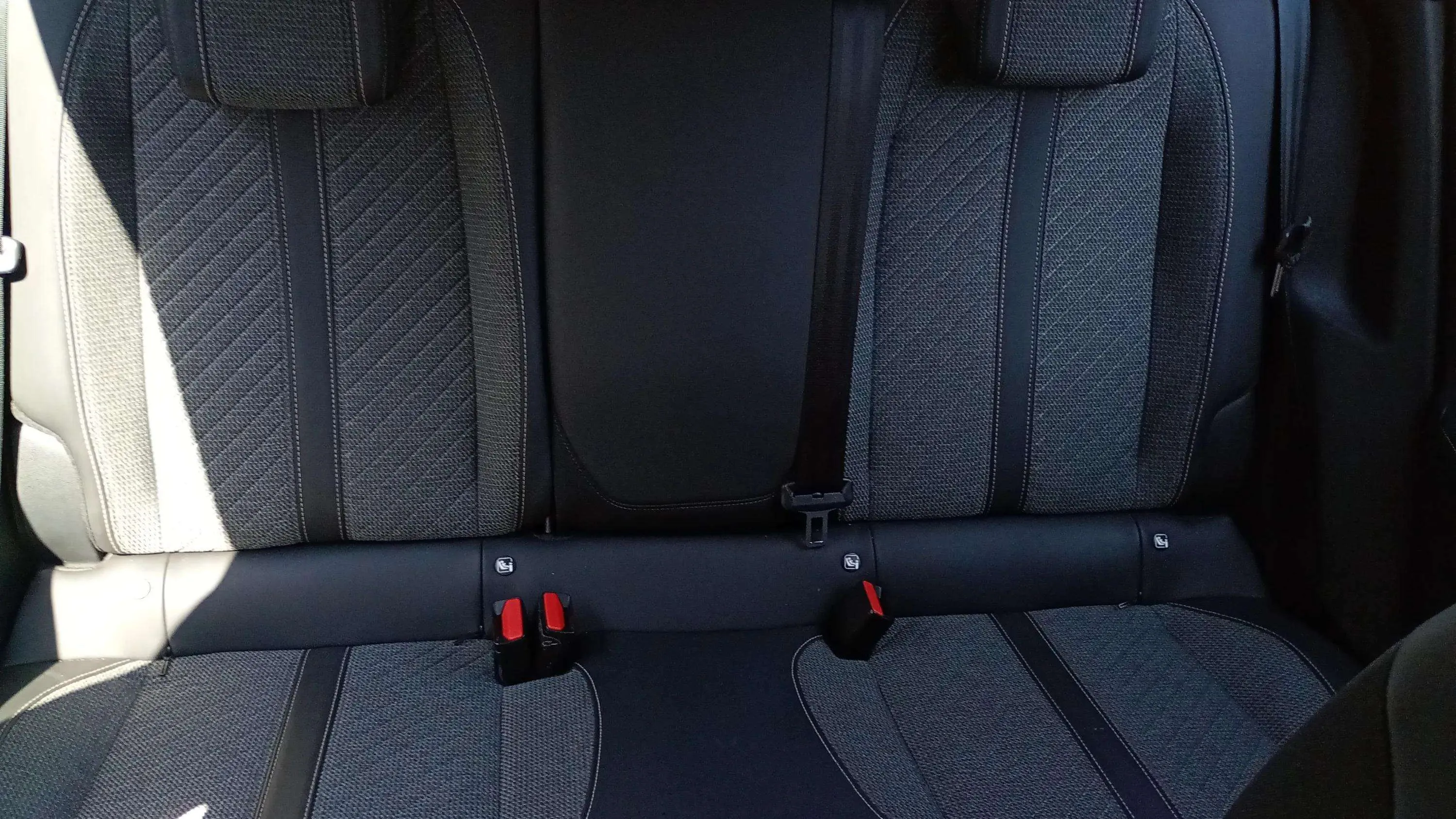 Peugeot 2008 Allure Pack PureTech 100 - foto 17