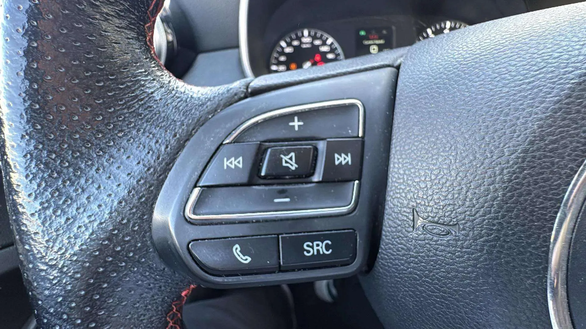 MG ZS 1.0T Luxury - foto 17