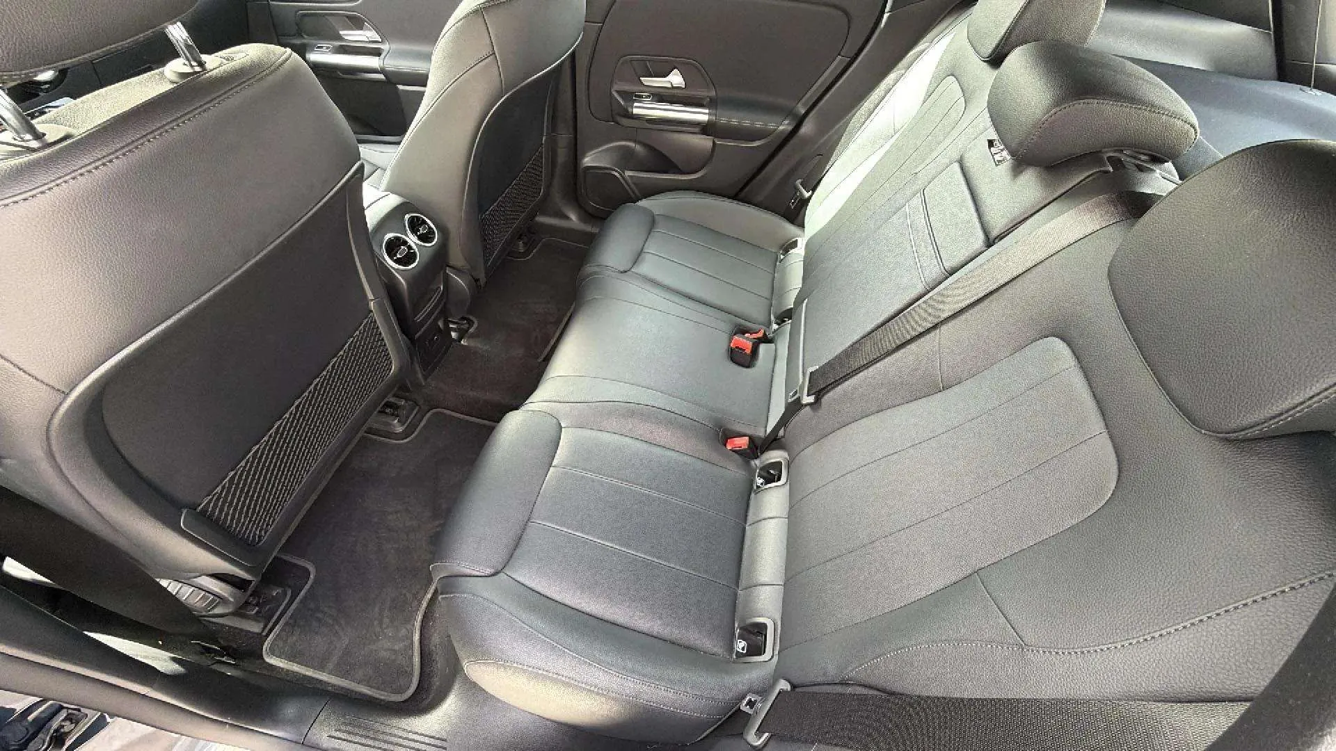 Mercedes-Benz EQA 250 - foto 17