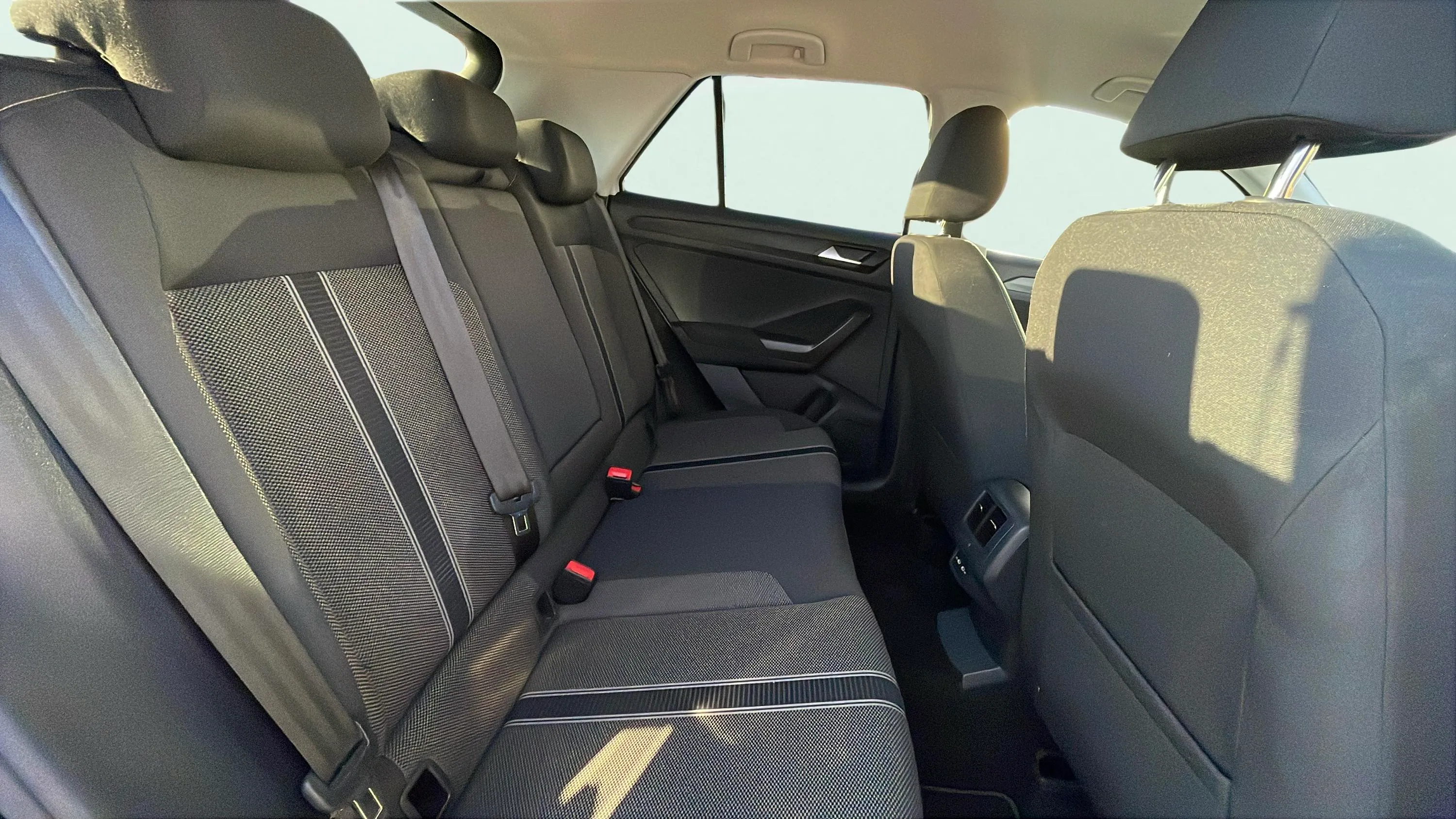 Volkswagen T-Roc Advance R-Line 1.5 TSI DSG - foto 18