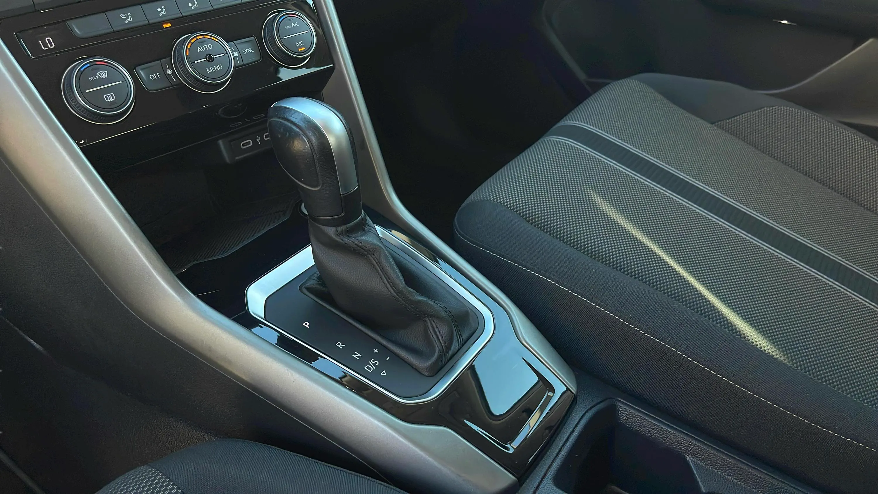 Volkswagen T-Roc Advance R-Line 1.5 TSI DSG - foto 15