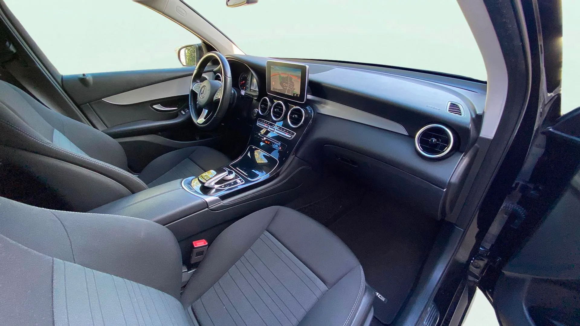 Mercedes-Benz GLC 250 4MATIC - foto 29