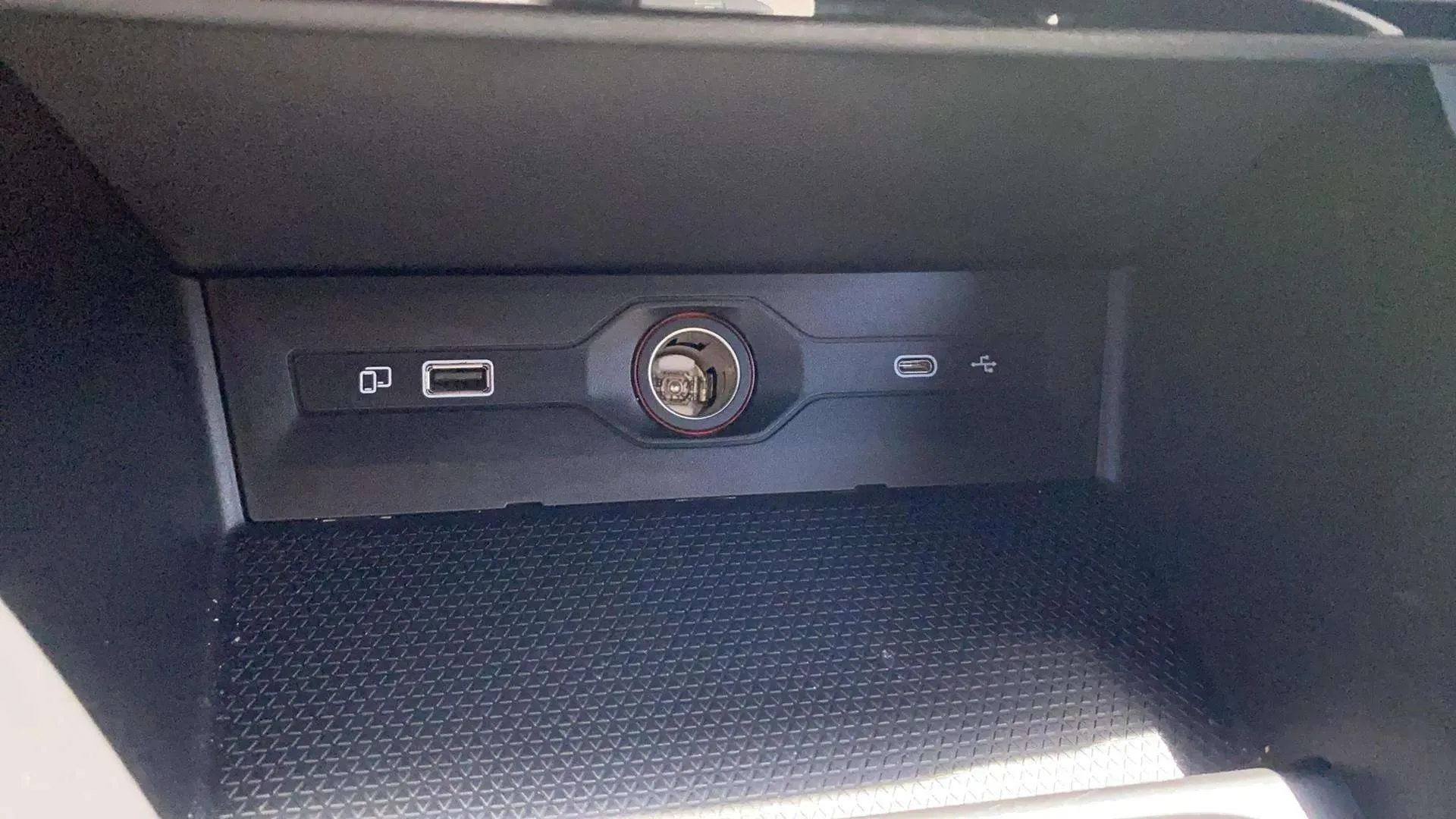 MG MG3 Hybrid+ Luxury - foto 17