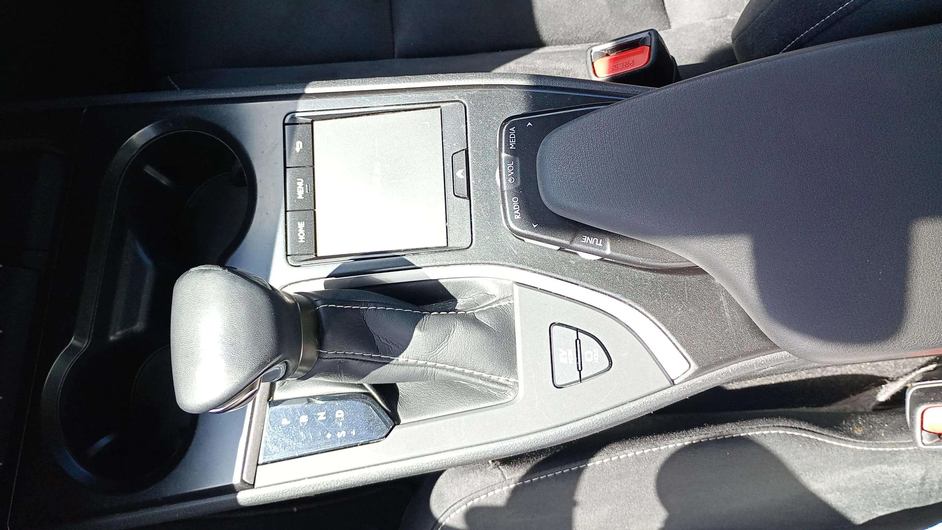 Lexus UX 2.0 250h Business - foto 21