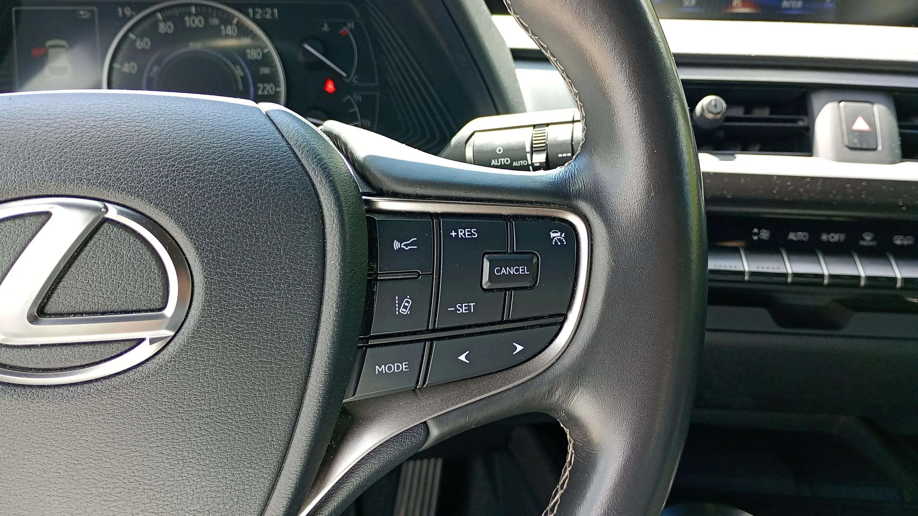 Lexus UX 2.0 250h Business - foto 19