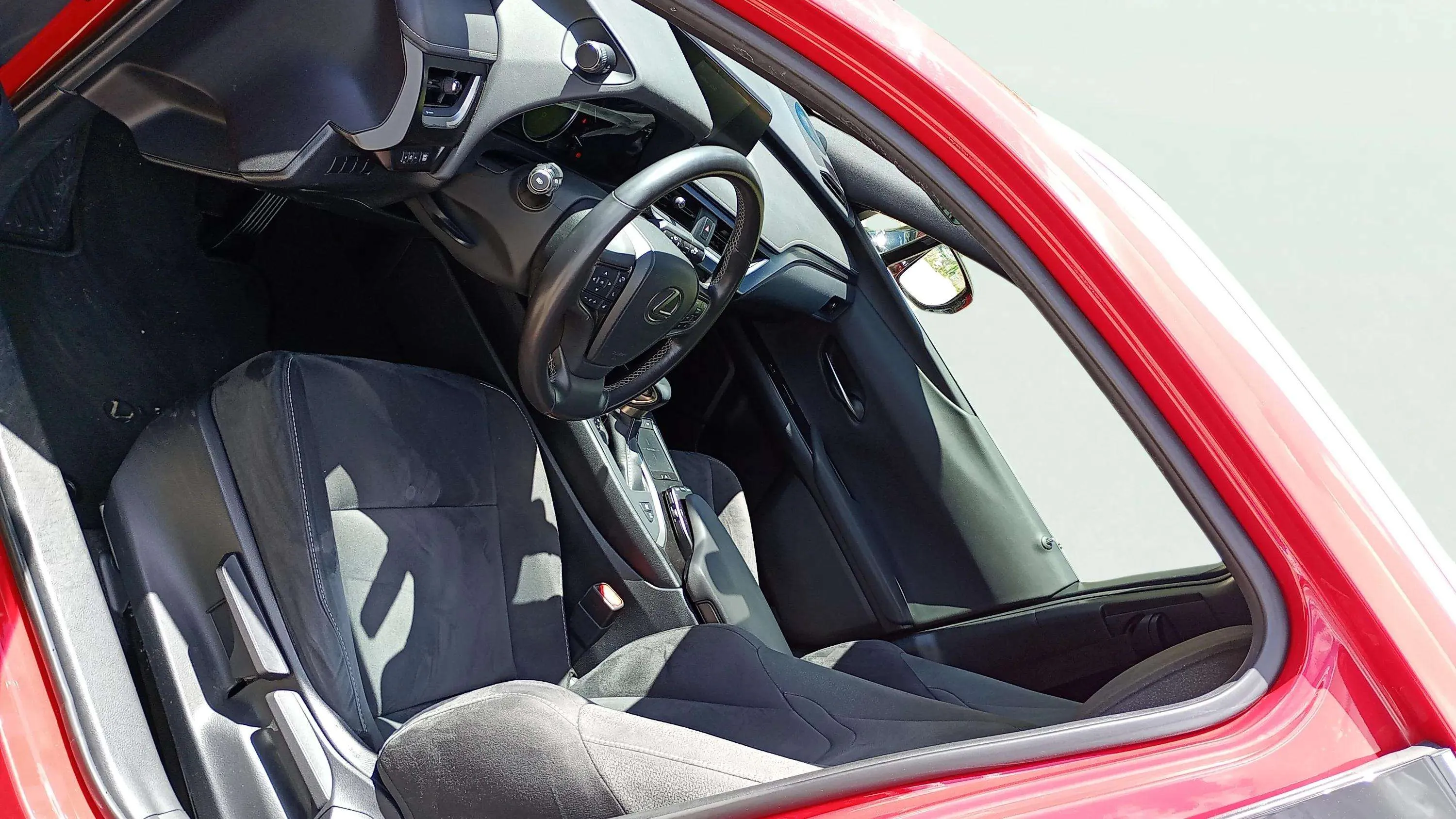 Lexus UX 2.0 250h Business - foto 12