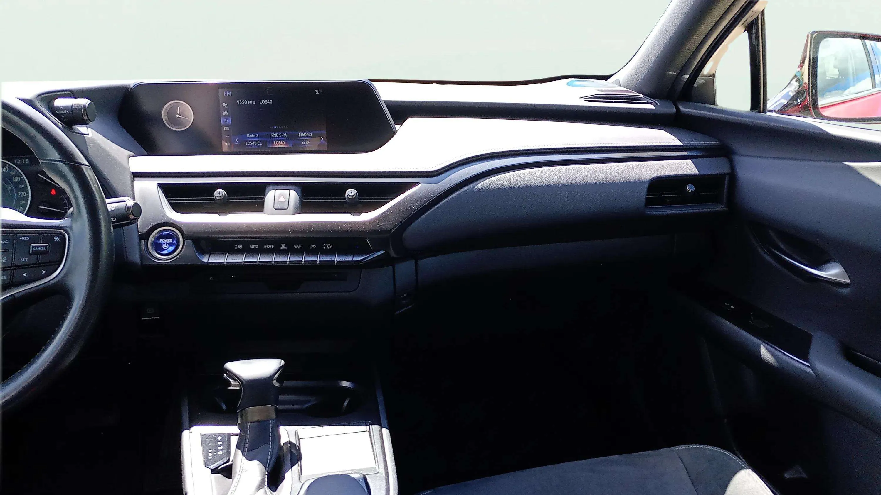 Lexus UX 2.0 250h Business - foto 9
