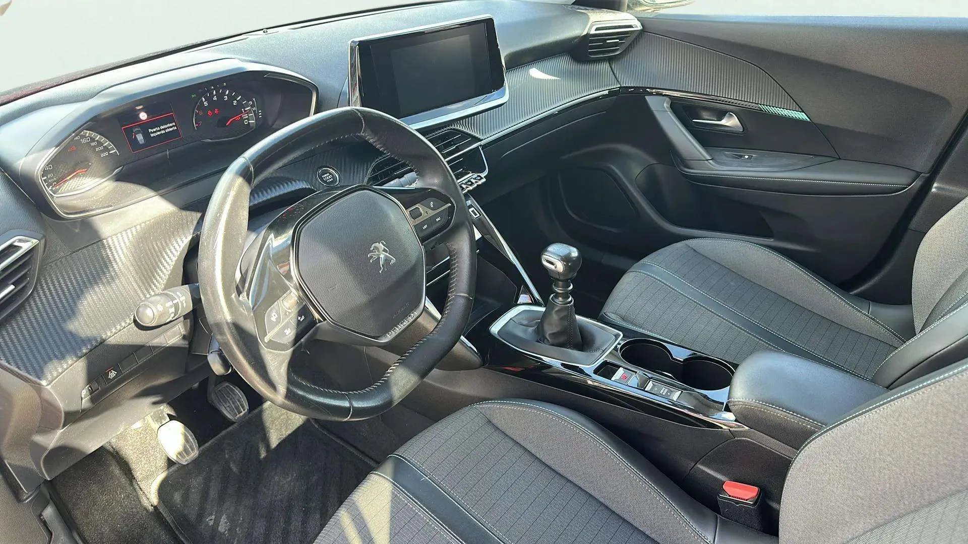 Peugeot 2008 Allure PureTech 130 BVM6 - foto 9