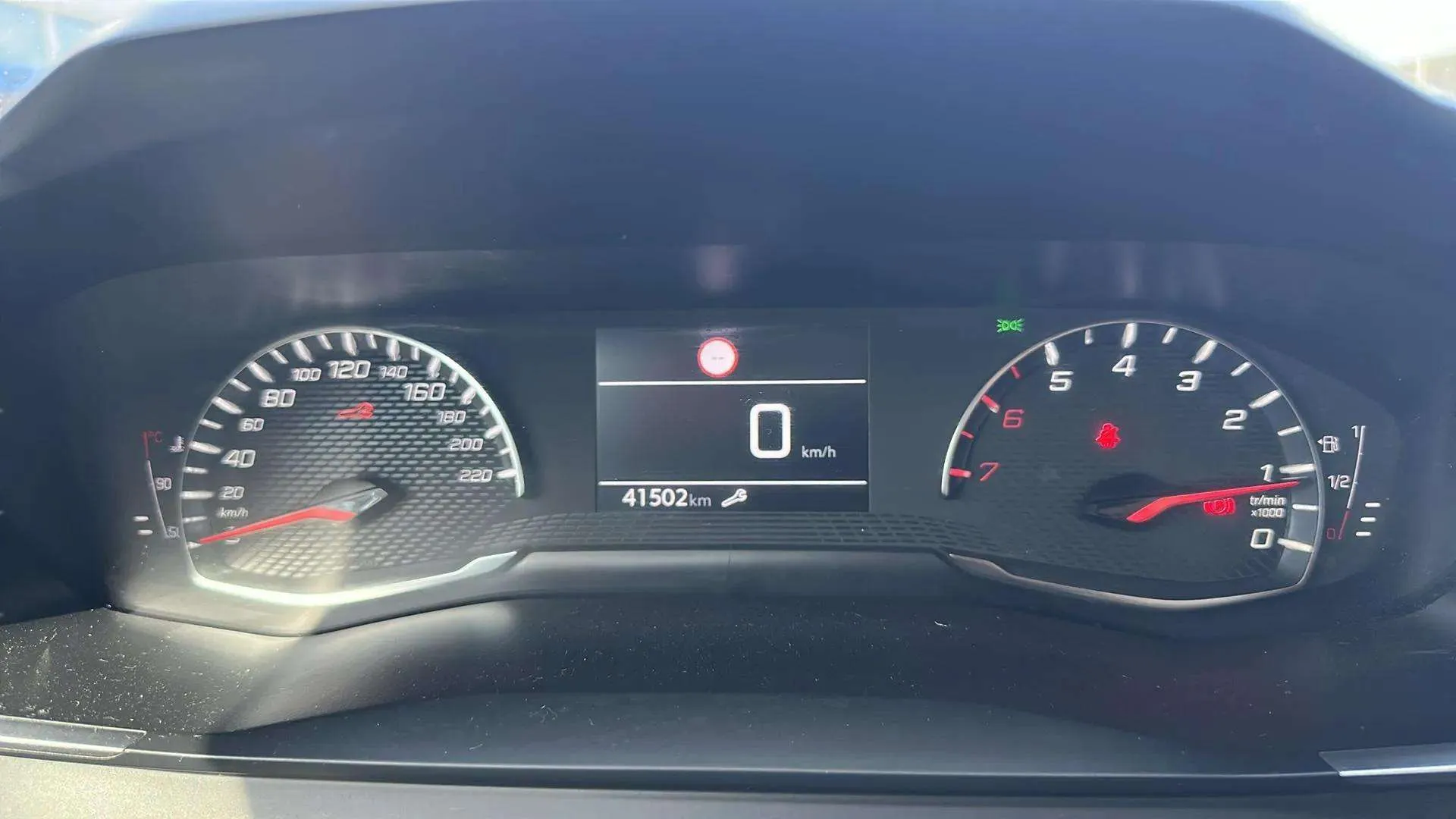 Peugeot 2008 Allure PureTech 130 BVM6 - foto 14