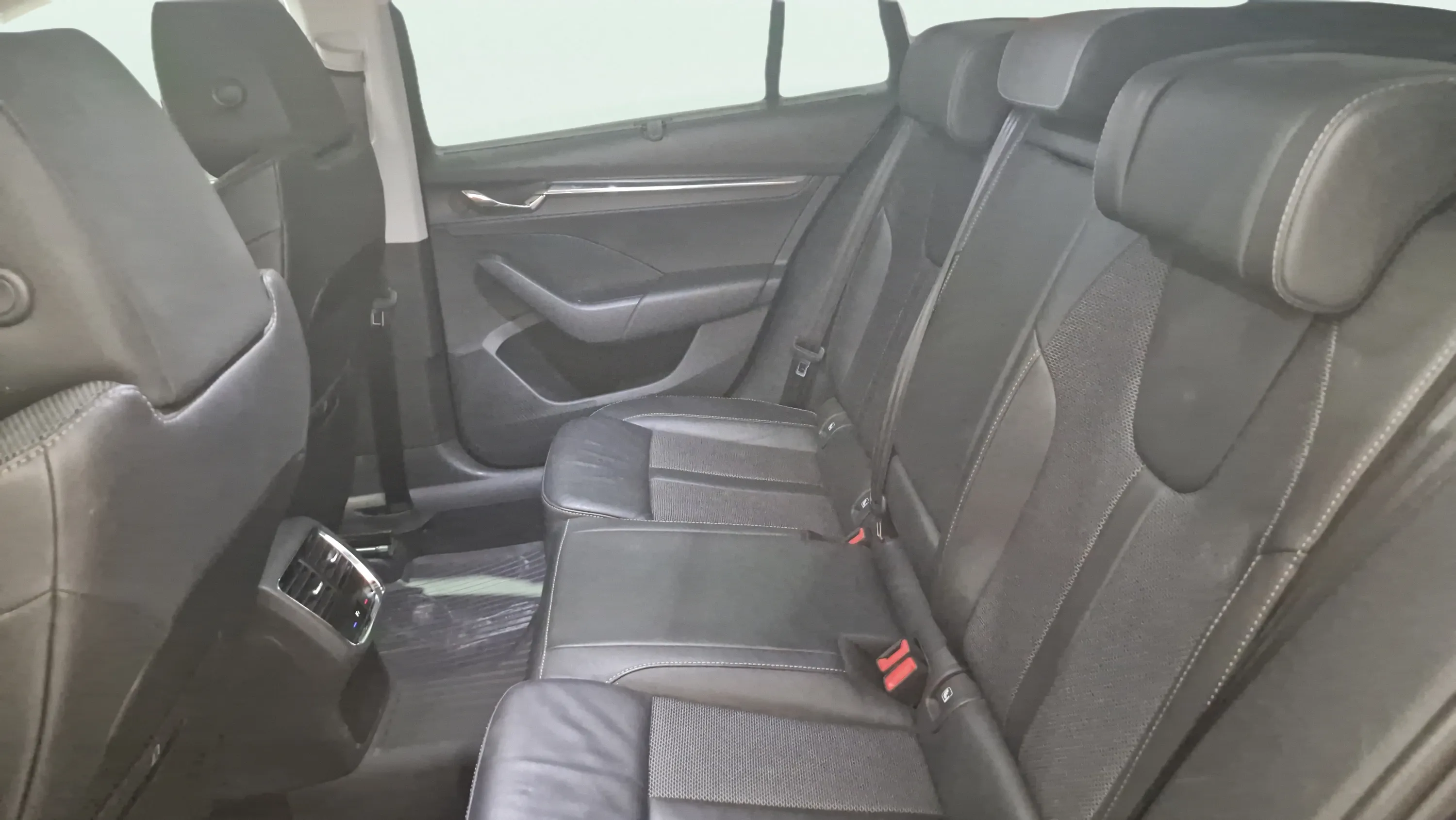 Škoda Octavia Combi 1.5 TSI Style - foto 11