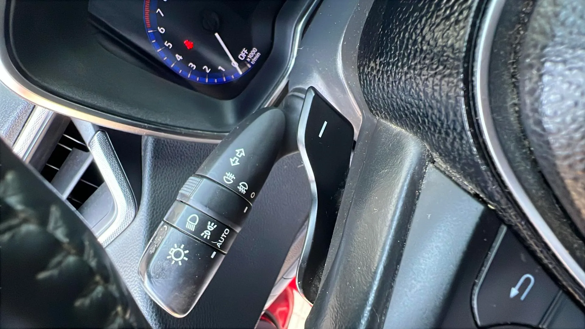 Toyota Corolla 2.0 180H Feel! E-CVT Touring Sport - foto 25