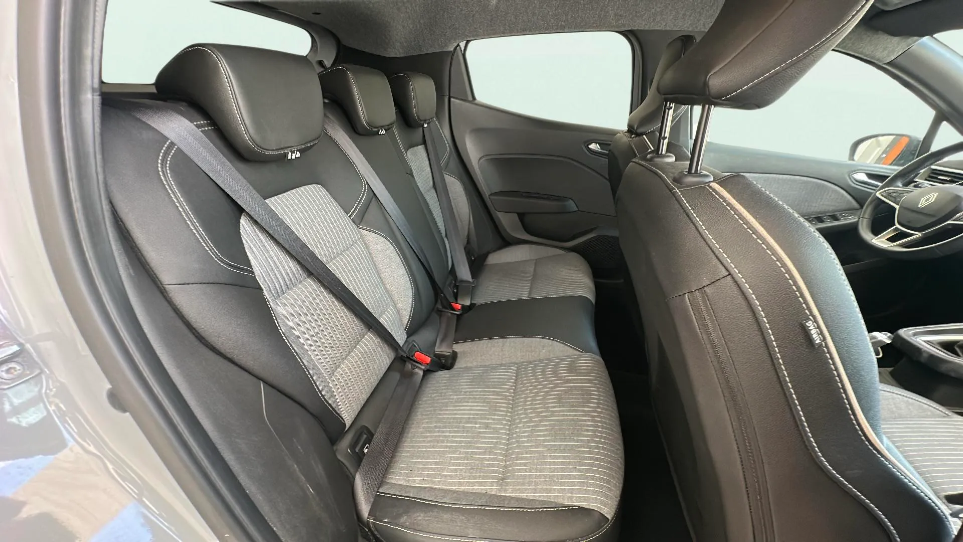 Renault Clio Techno TCe 90 - foto 16