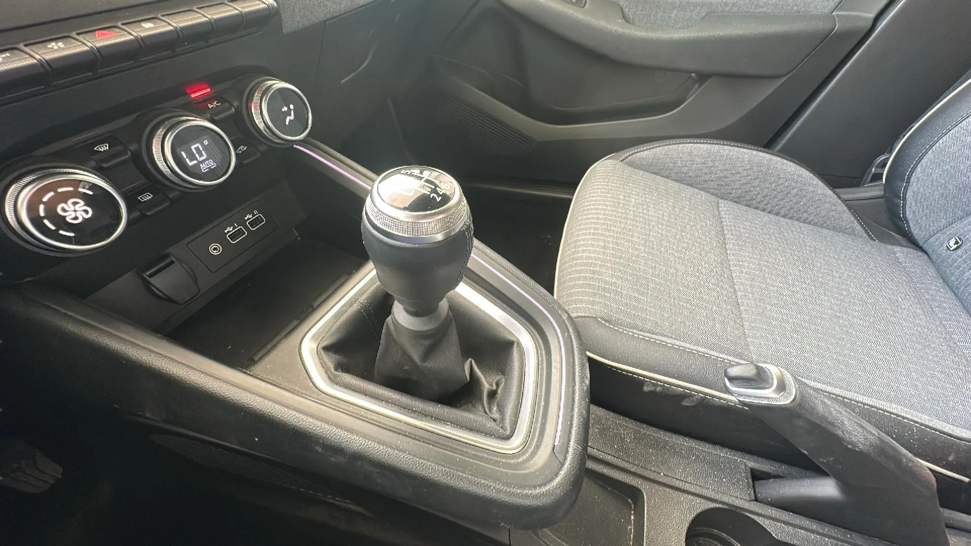 Renault Clio Techno TCe 90 - foto 9