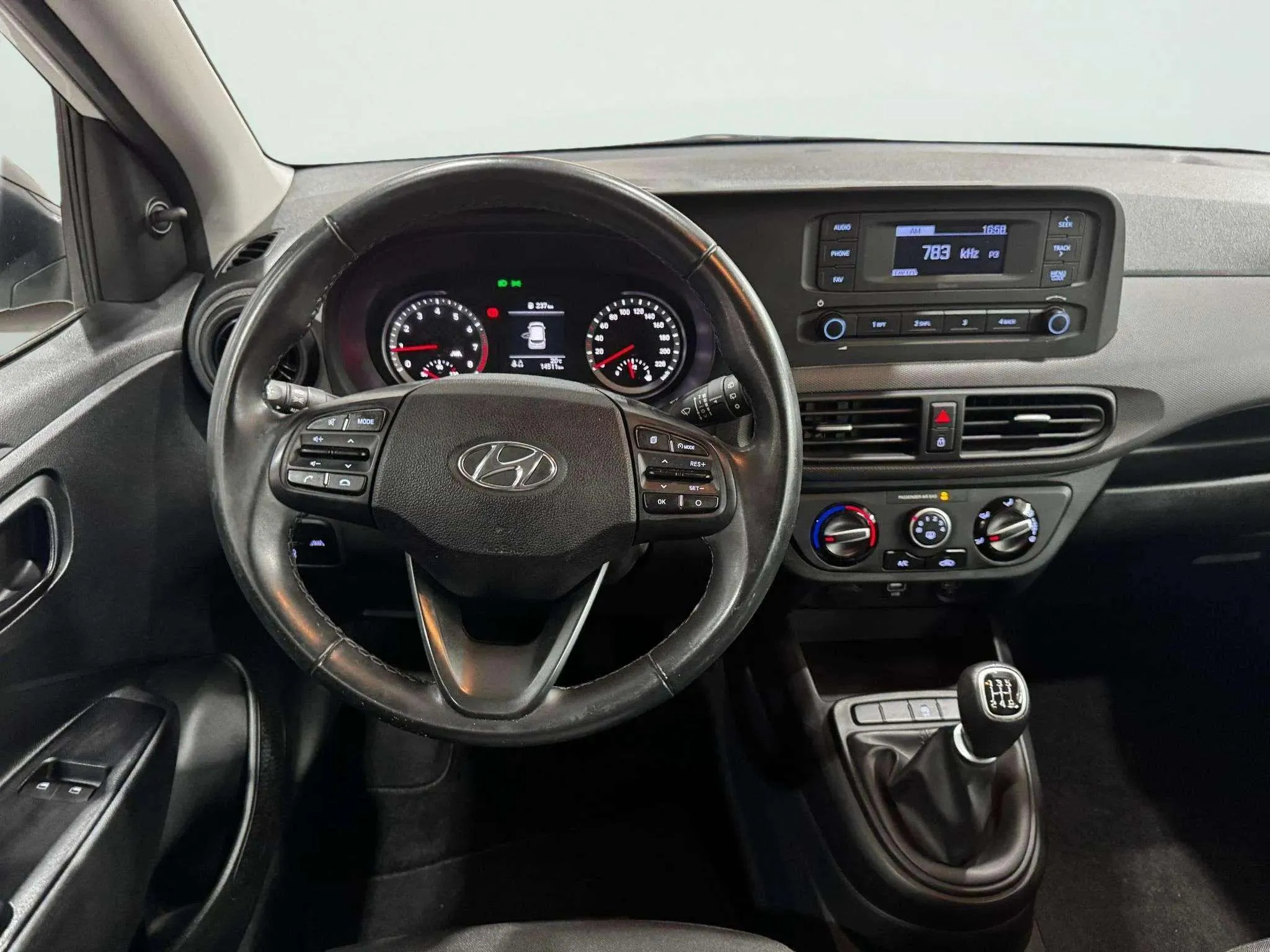 Hyundai i10 1.0 Essence - foto 11