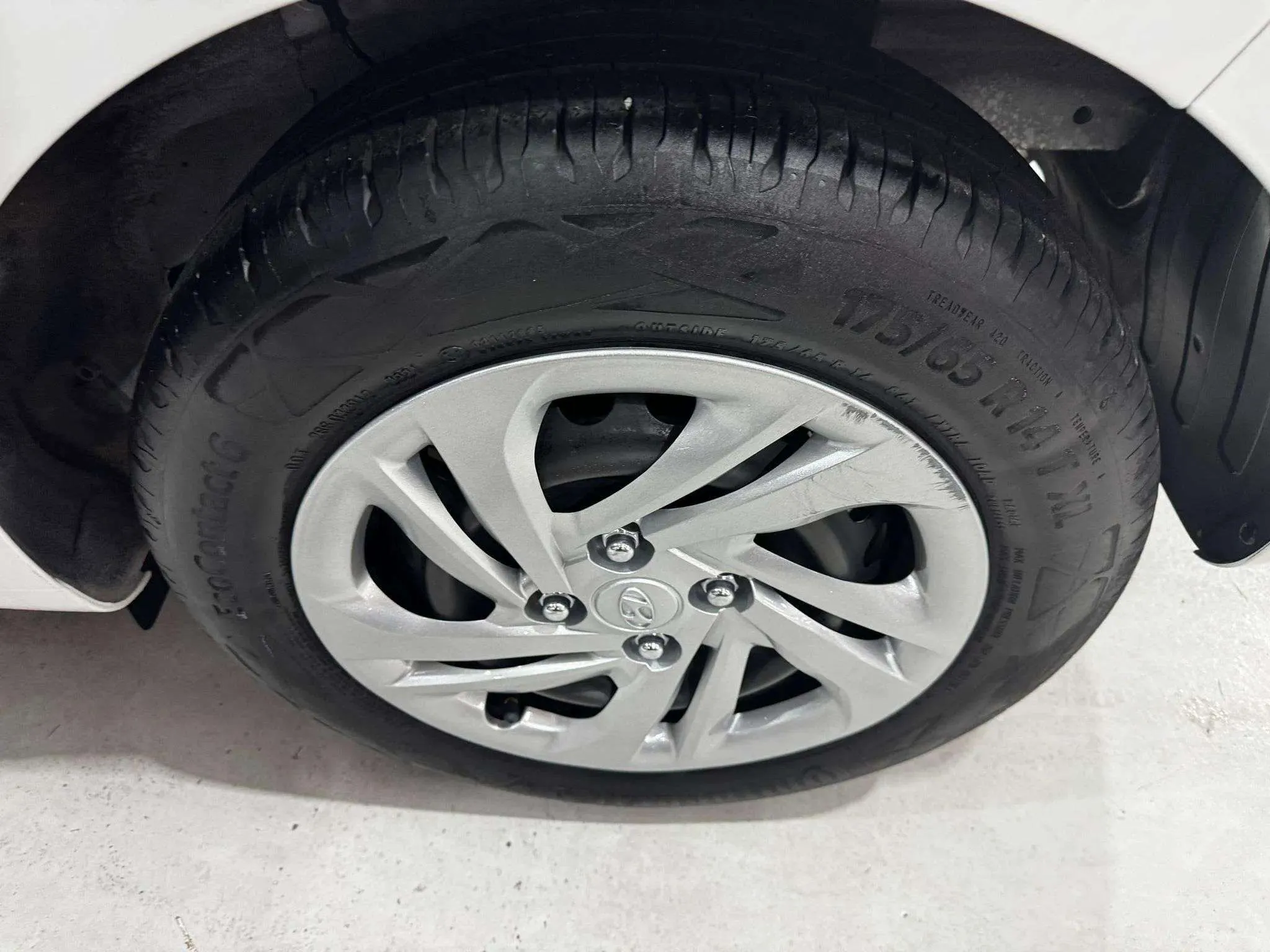 Hyundai i10 1.0 Essence - foto 23
