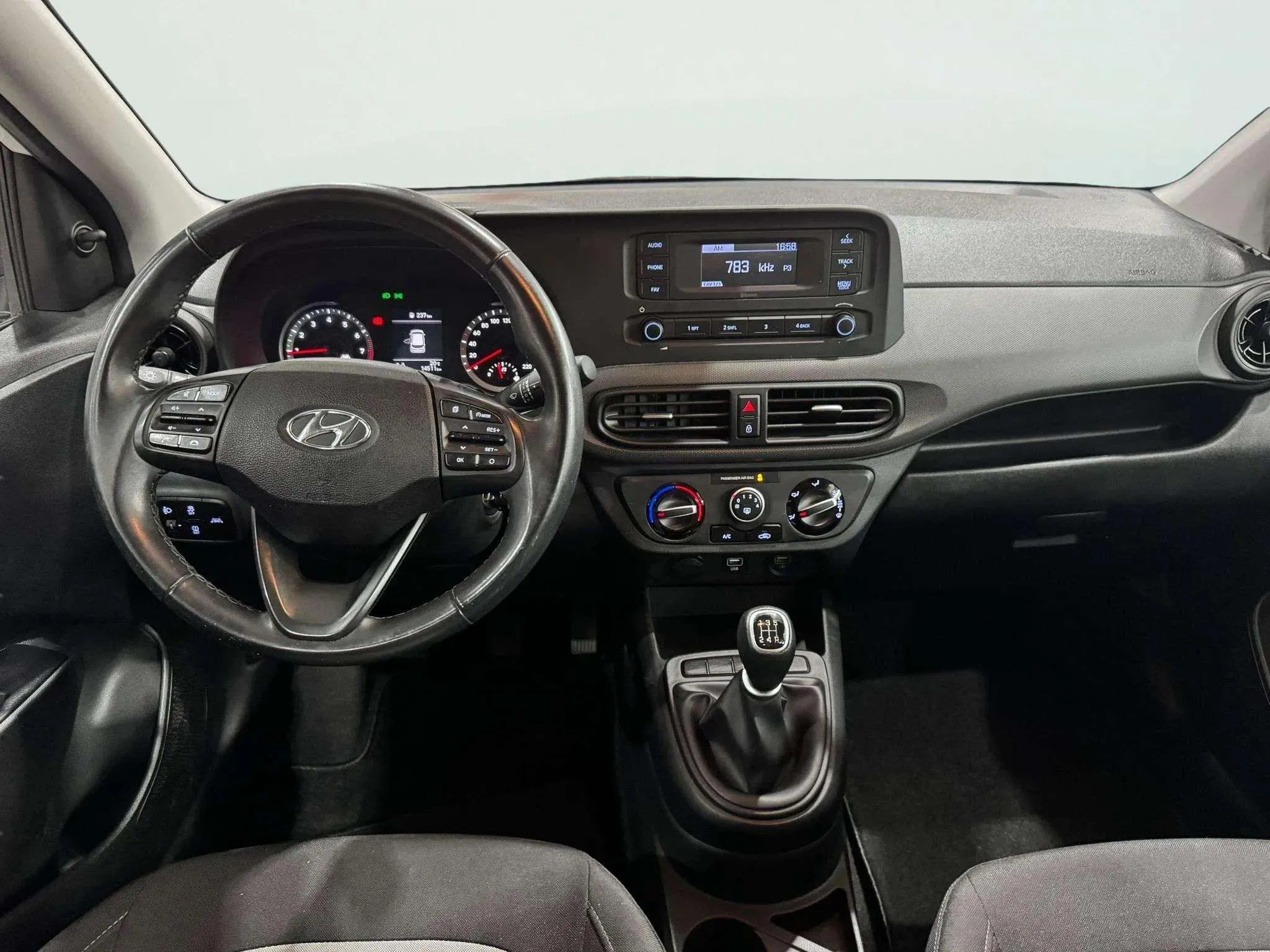 Hyundai i10 1.0 Essence - foto 12