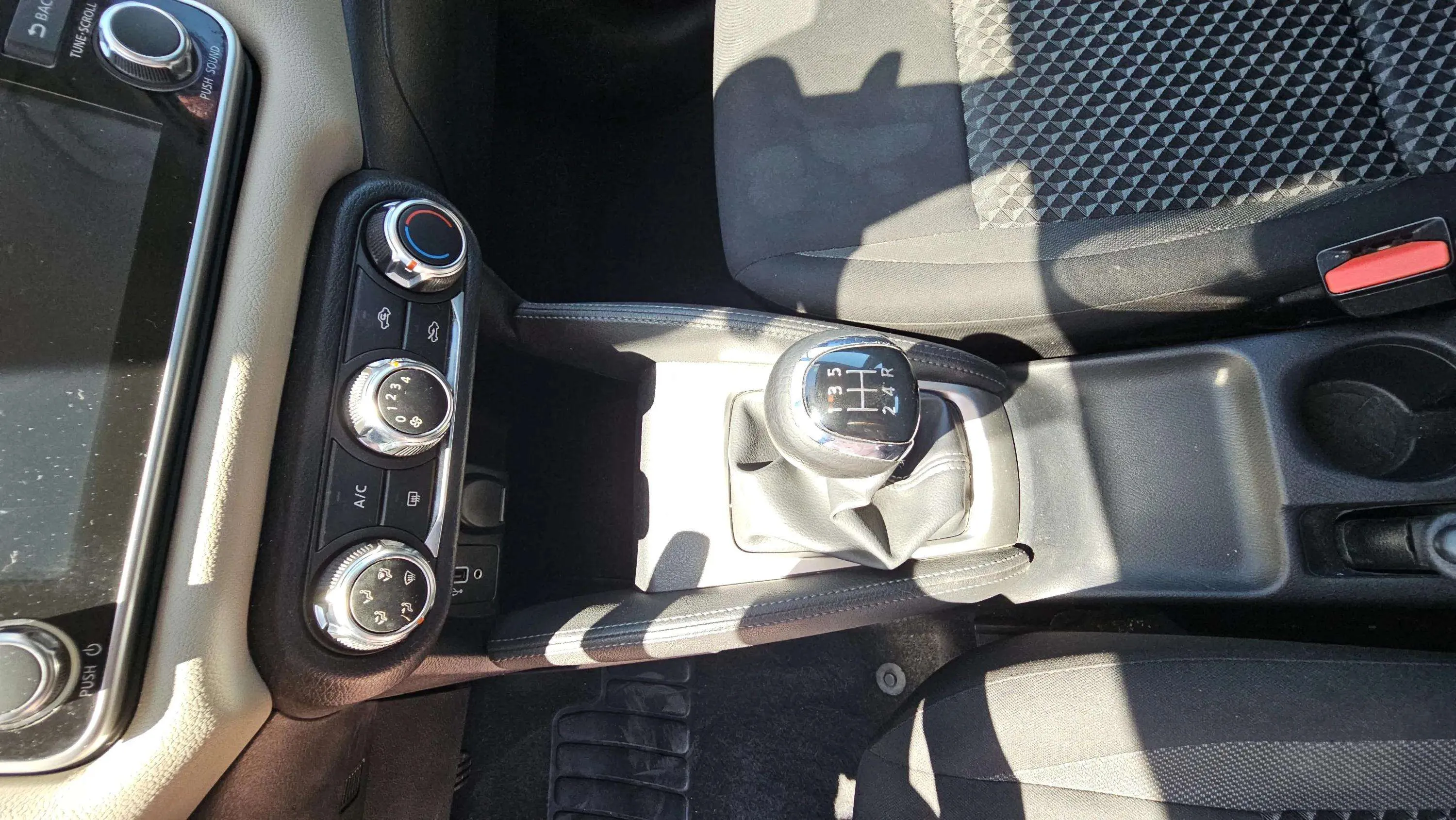Nissan Micra IG-T E6D-F Acenta - foto 27