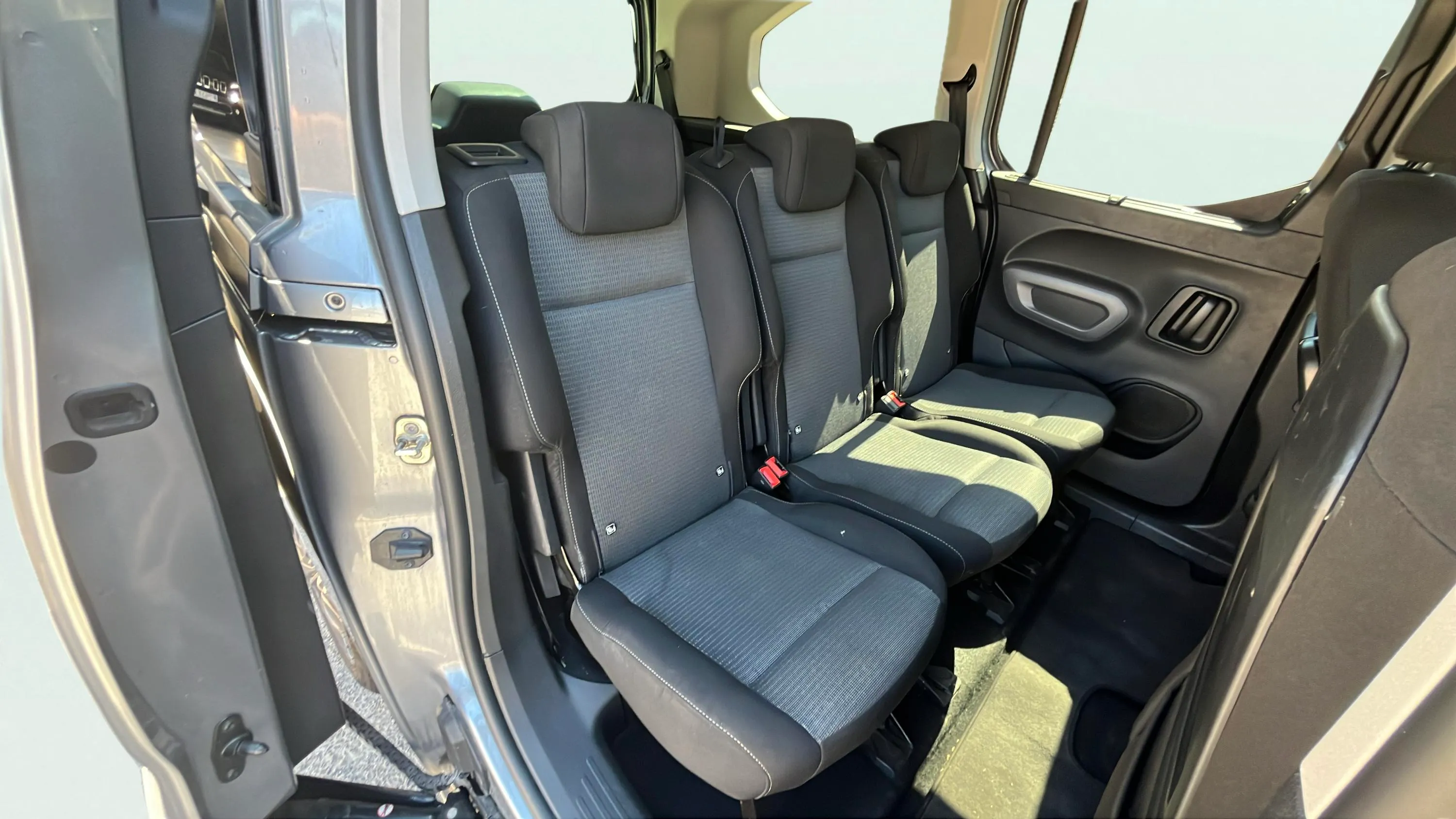Toyota Proace City 1.2 Family Act 7 Plazas L2 - foto 19