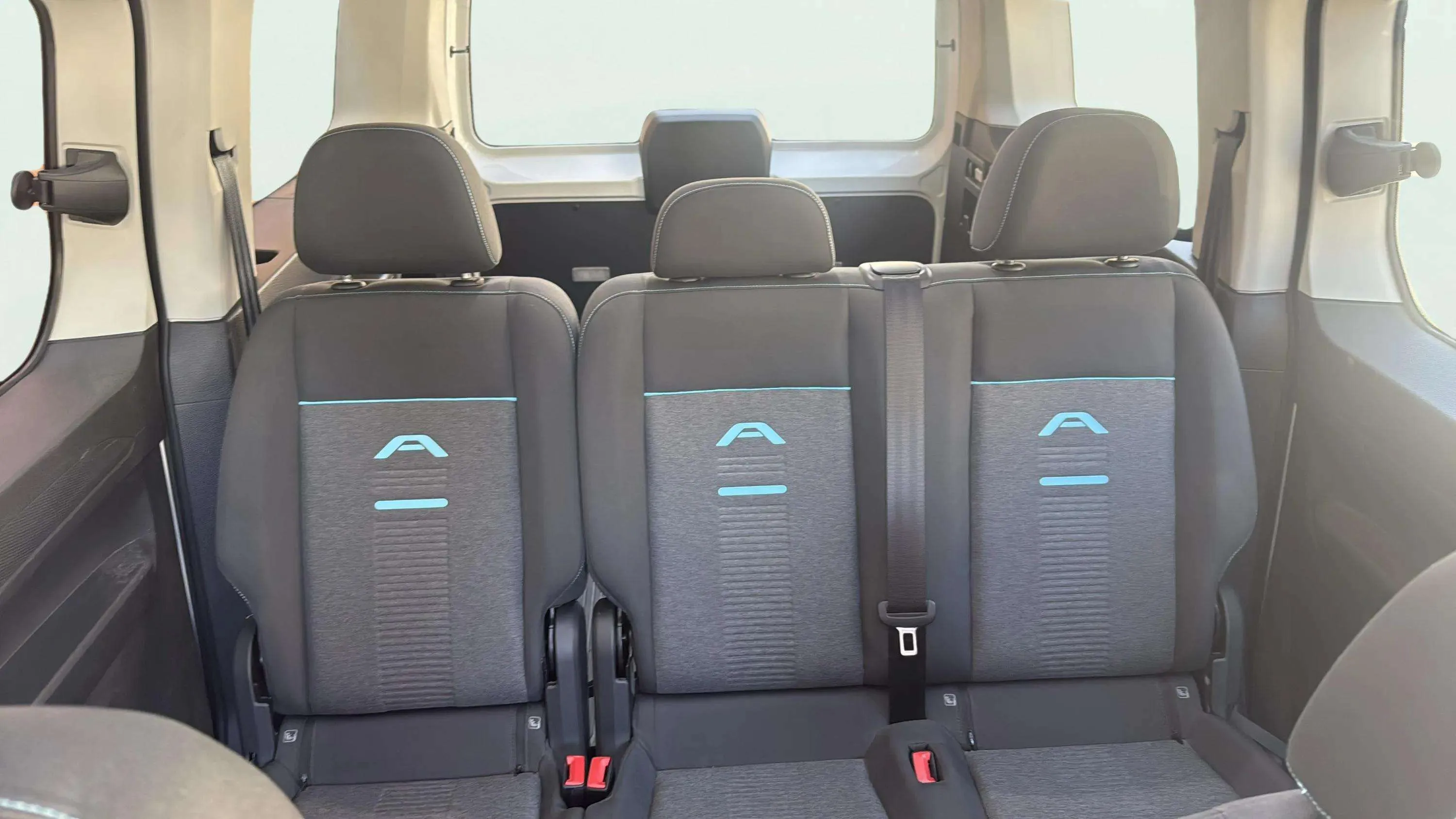 Ford Grand Tourneo Connect 2.0 EcoBlue Active - foto 33