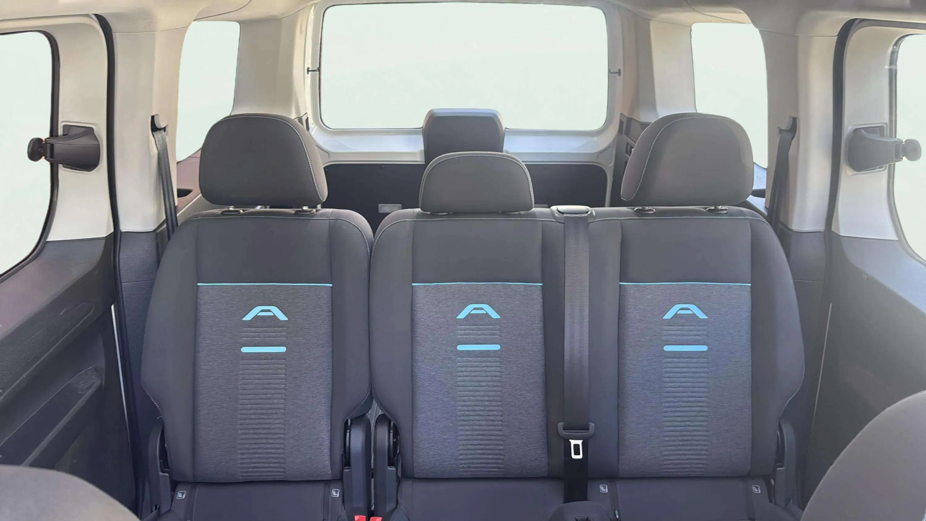 Ford Grand Tourneo Connect 2.0 EcoBlue Active - foto 34