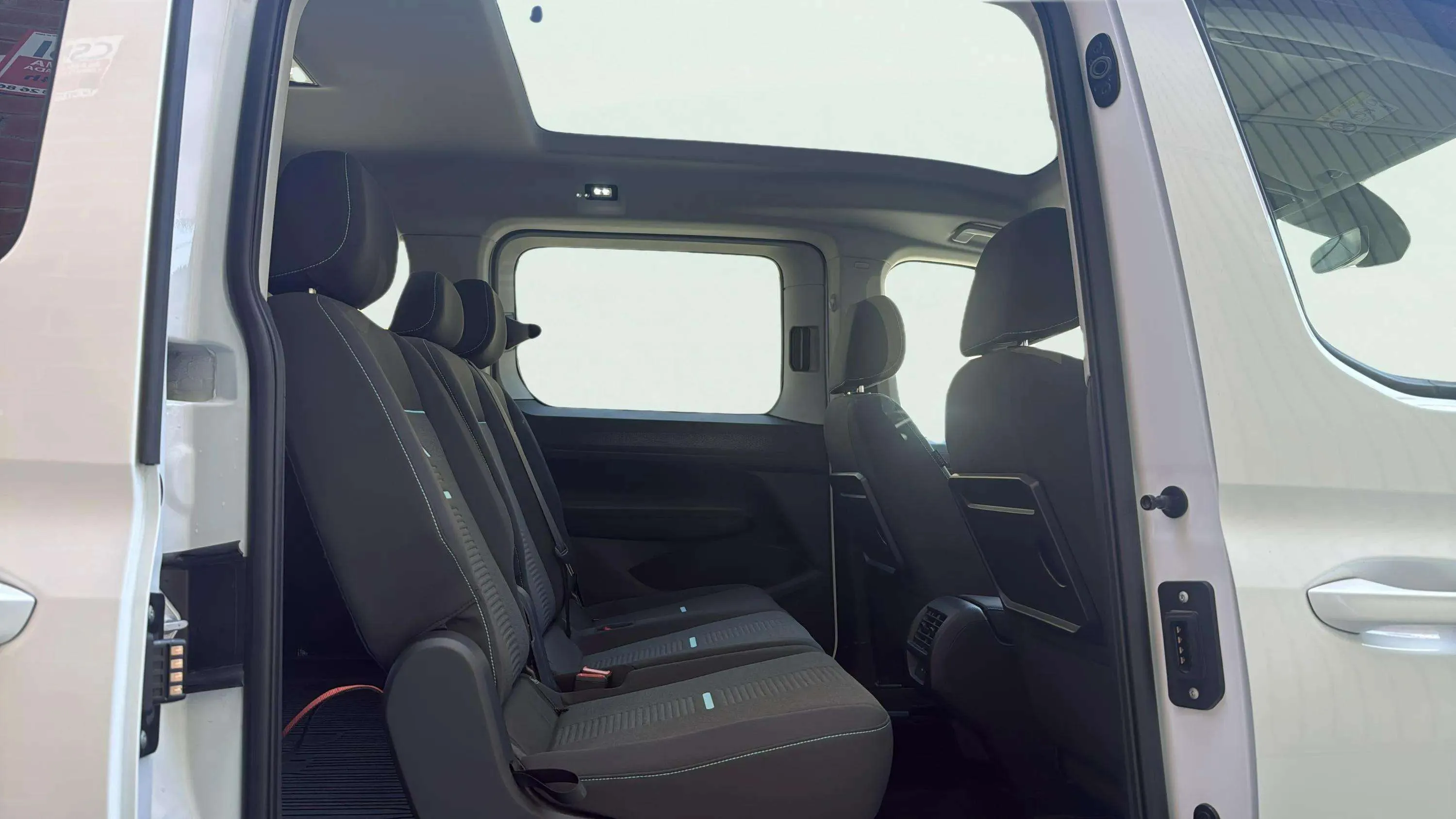 Ford Grand Tourneo Connect 2.0 EcoBlue Active - foto 11