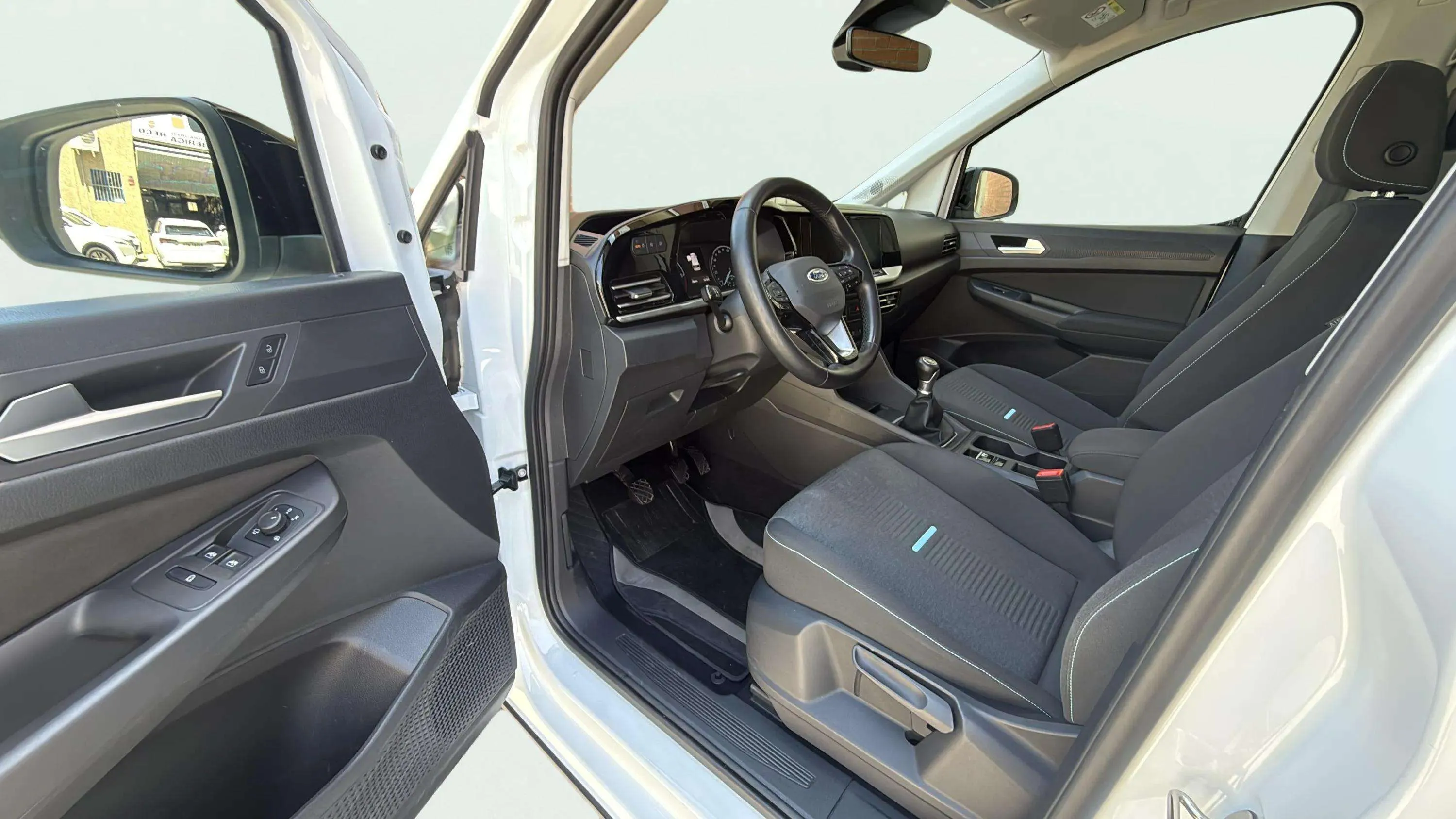 Ford Grand Tourneo Connect 2.0 EcoBlue Active - foto 12