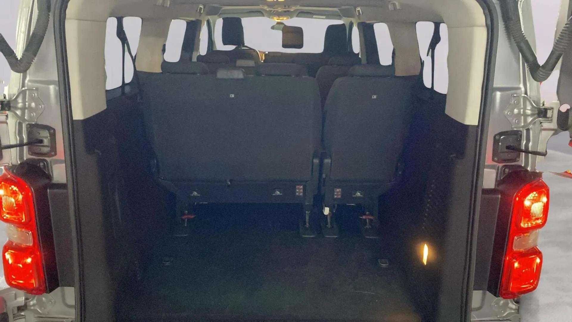 Toyota Proace City 1.5D Family Active 7 Plz L2 - foto 27