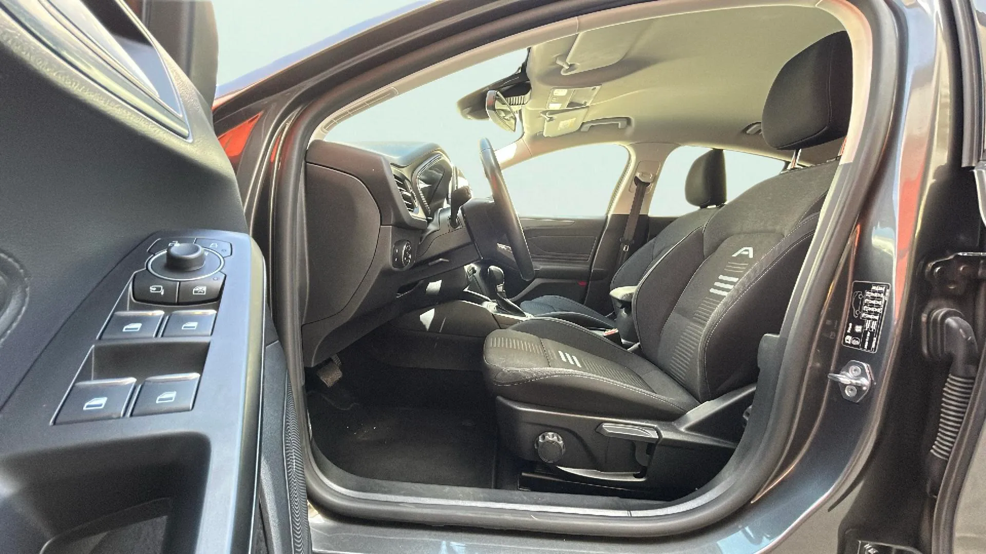 Ford Focus 1.0 EcoBoost MHEV ST-Line - foto 14