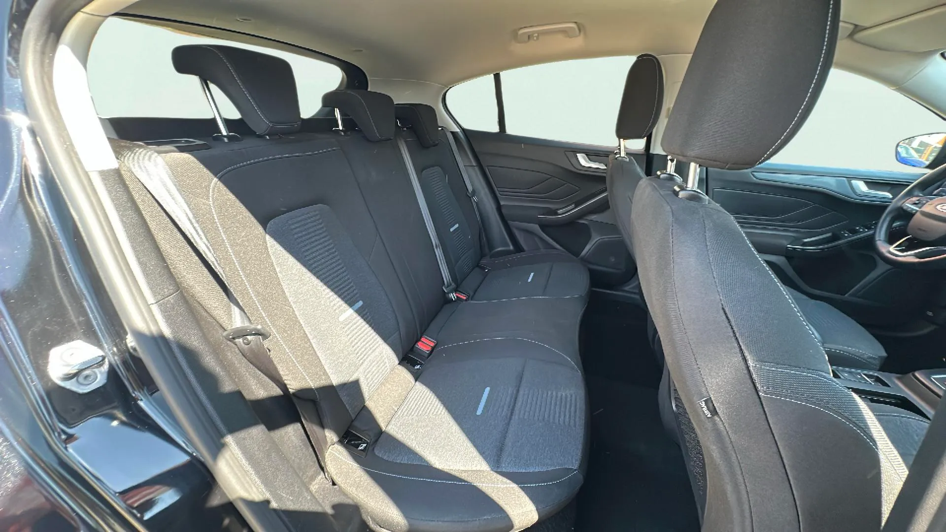 Ford Focus 1.0 EcoBoost MHEV Active - foto 21