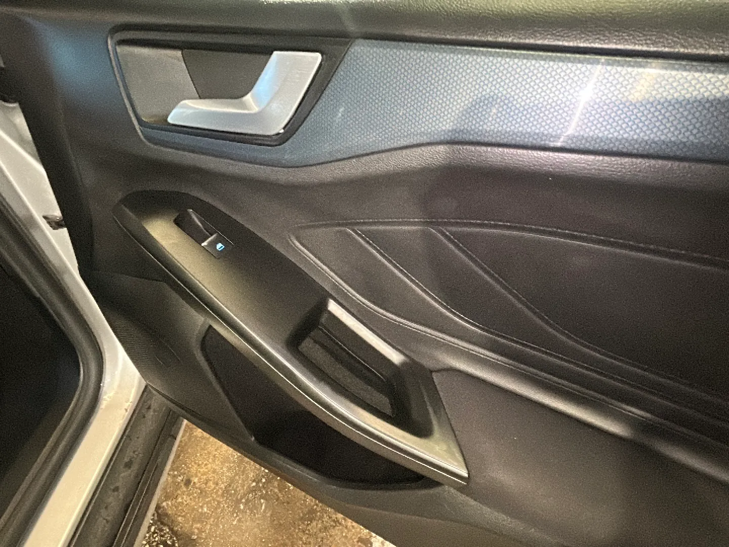 Ford Focus 1.0 EcoBoost MHEV ST-Line - foto 29
