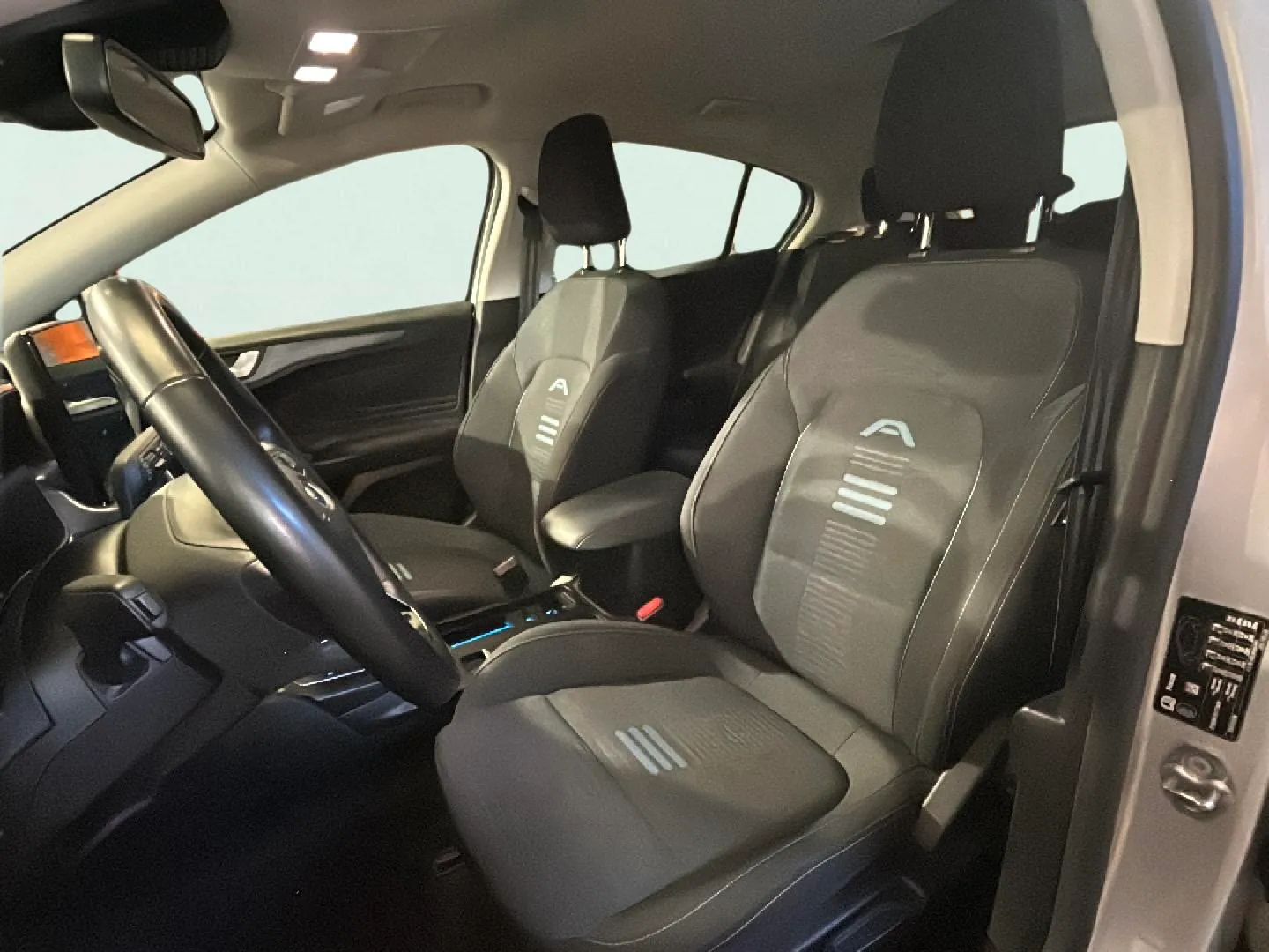 Ford Focus 1.0 EcoBoost MHEV ST-Line - foto 12