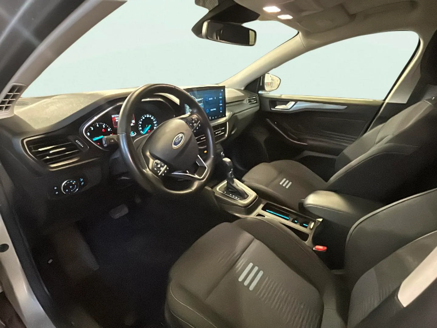 Ford Focus 1.0 EcoBoost MHEV ST-Line - foto 24