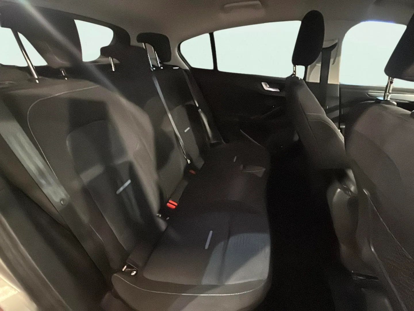 Ford Focus 1.0 EcoBoost MHEV ST-Line - foto 26