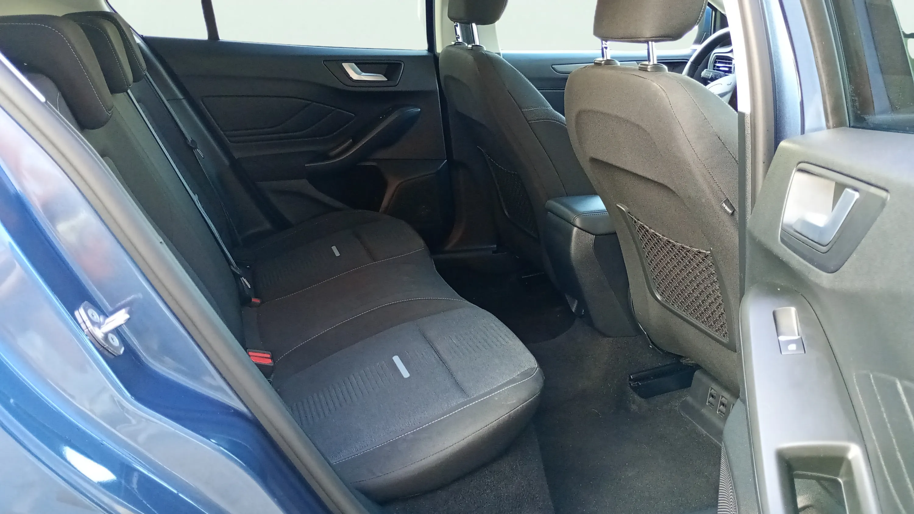 Ford Focus 1.0 EcoBoost MHEV ST-Line - foto 17