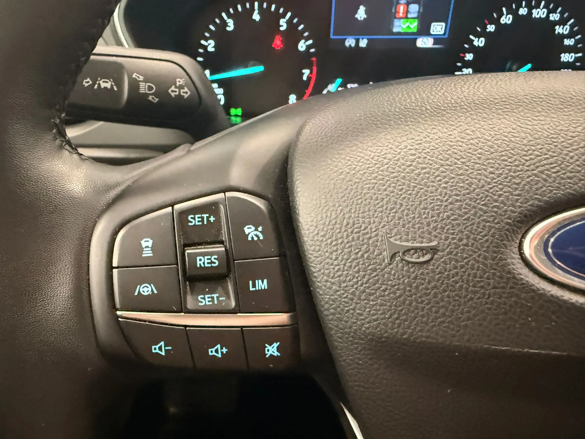 Ford Focus 1.0 EcoBoost MHEV Active - foto 17