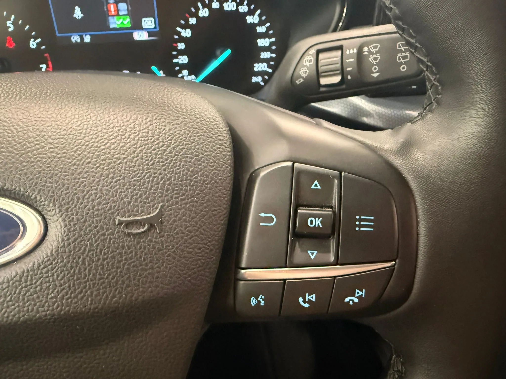 Ford Focus 1.0 EcoBoost MHEV Active - foto 18
