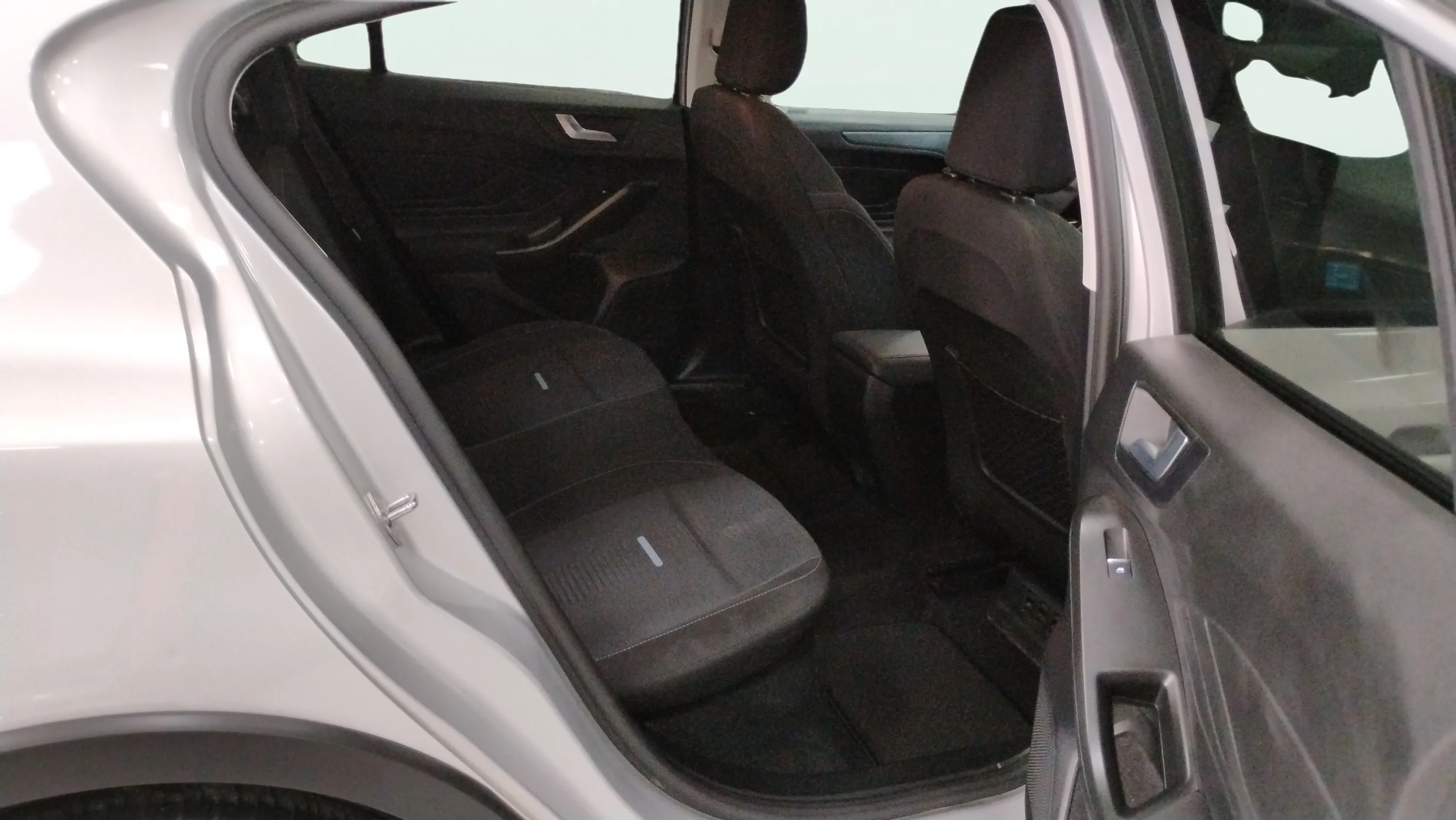 Ford Focus 1.0 EcoBoost MHEV ST-Line - foto 13