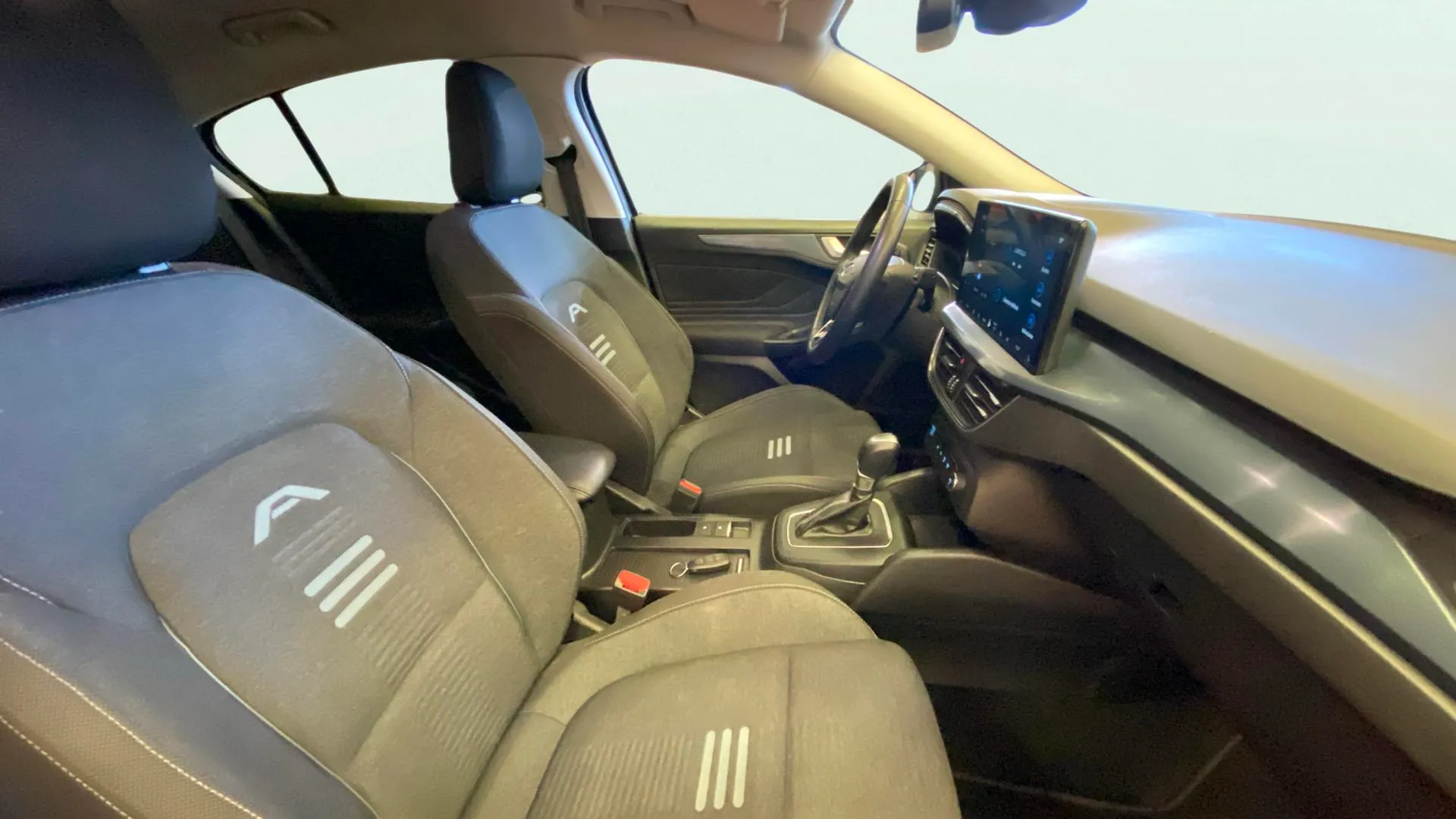 Ford Focus 1.0 EcoBoost MHEV ST-Line - foto 12