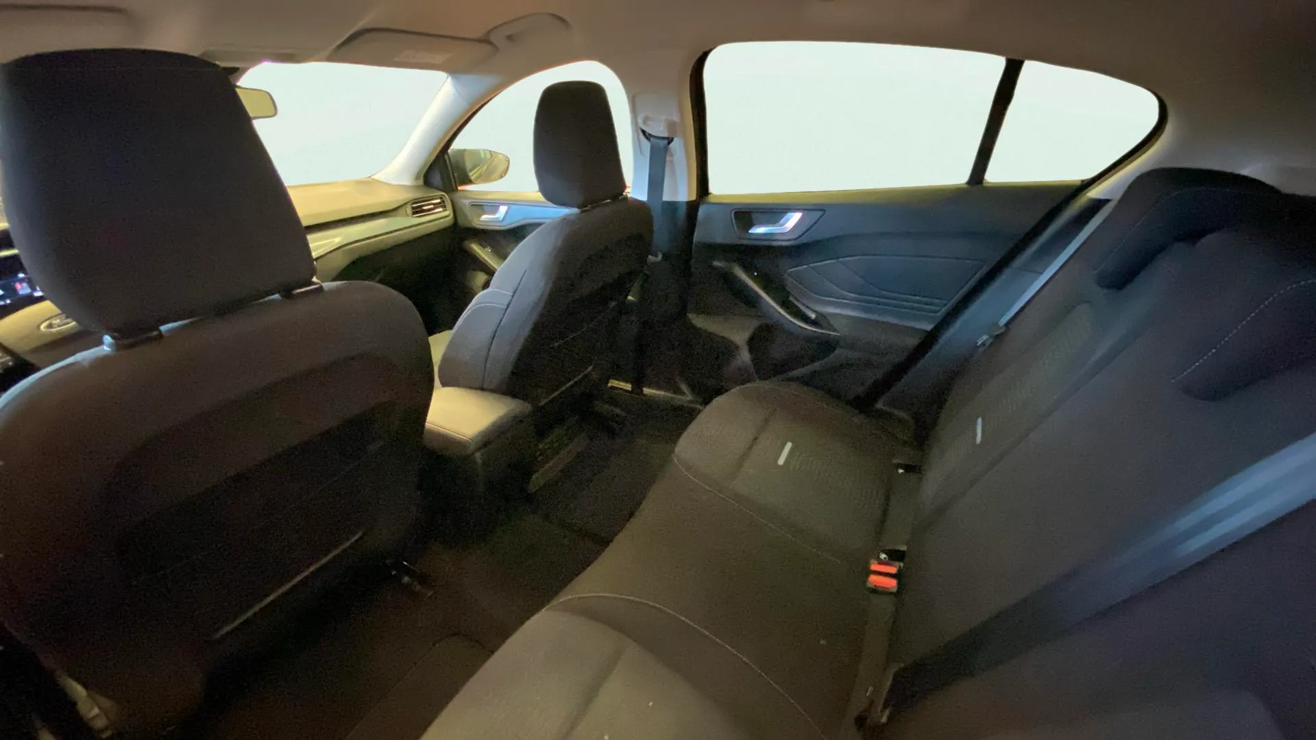Ford Focus 1.0 EcoBoost MHEV ST-Line - foto 13