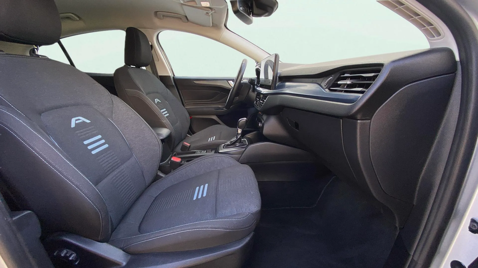 Ford Focus 1.0 EcoBoost MHEV ST-Line - foto 20