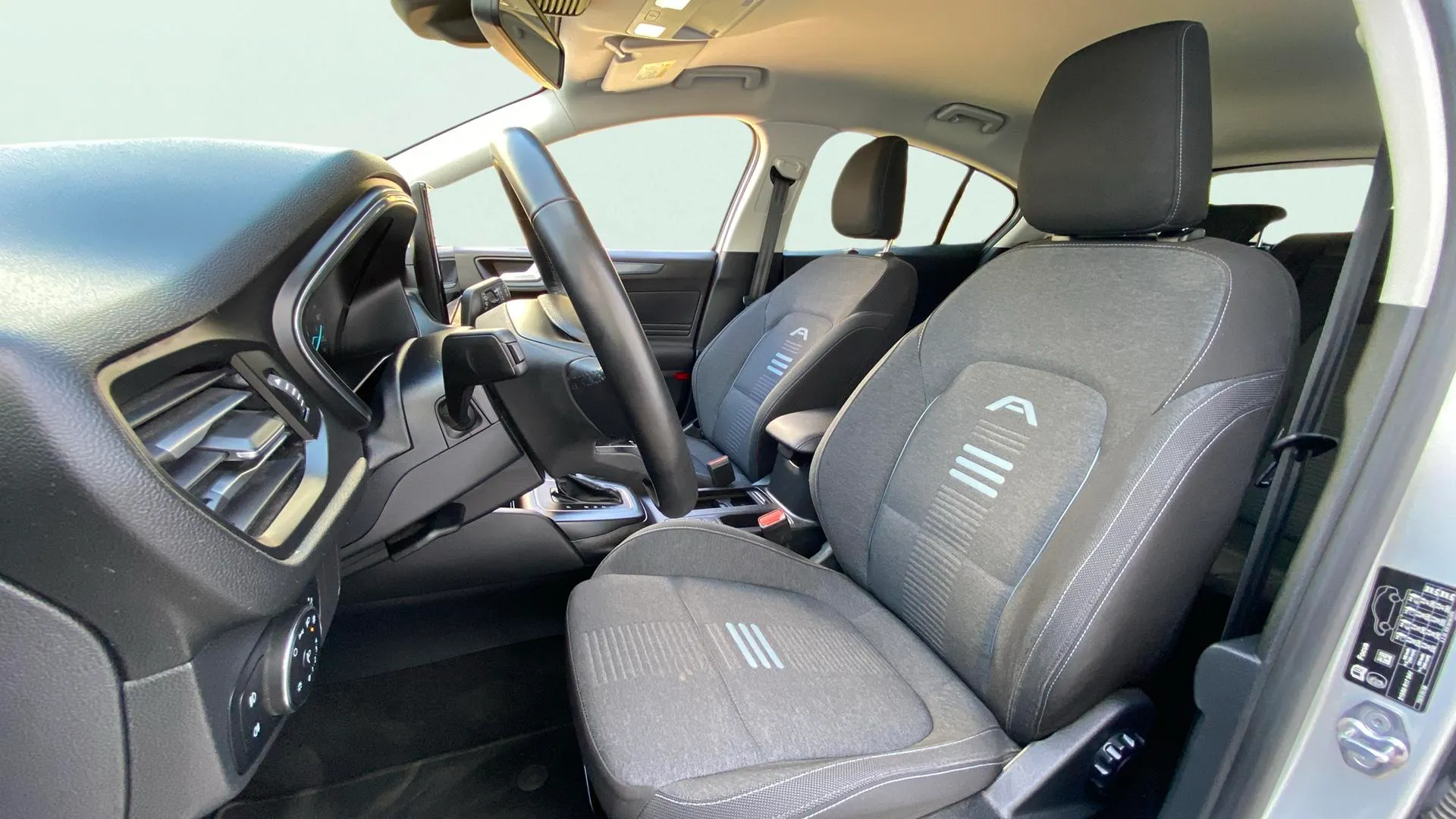 Ford Focus 1.0 EcoBoost MHEV ST-Line - foto 15