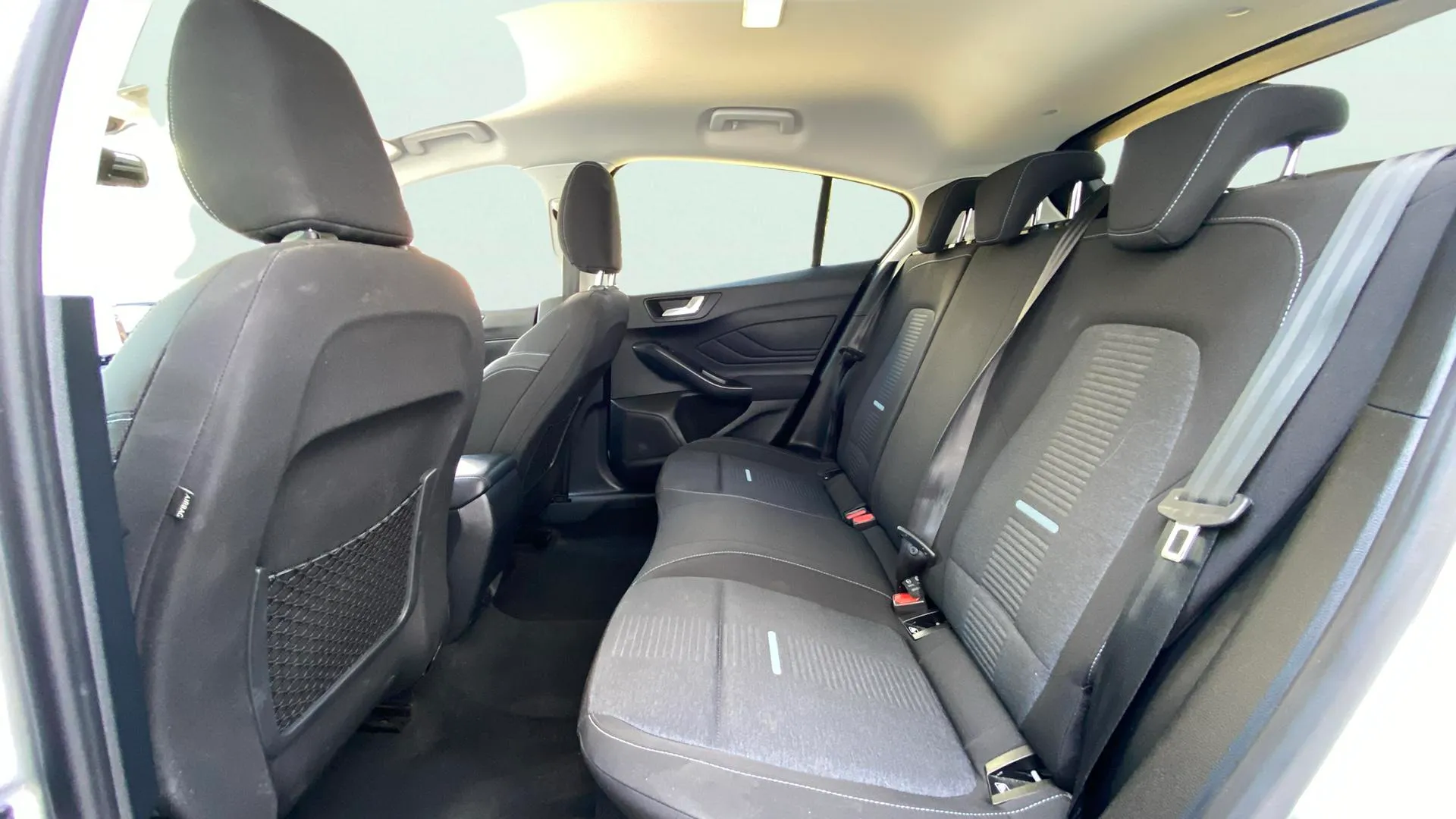 Ford Focus 1.0 EcoBoost MHEV ST-Line - foto 18