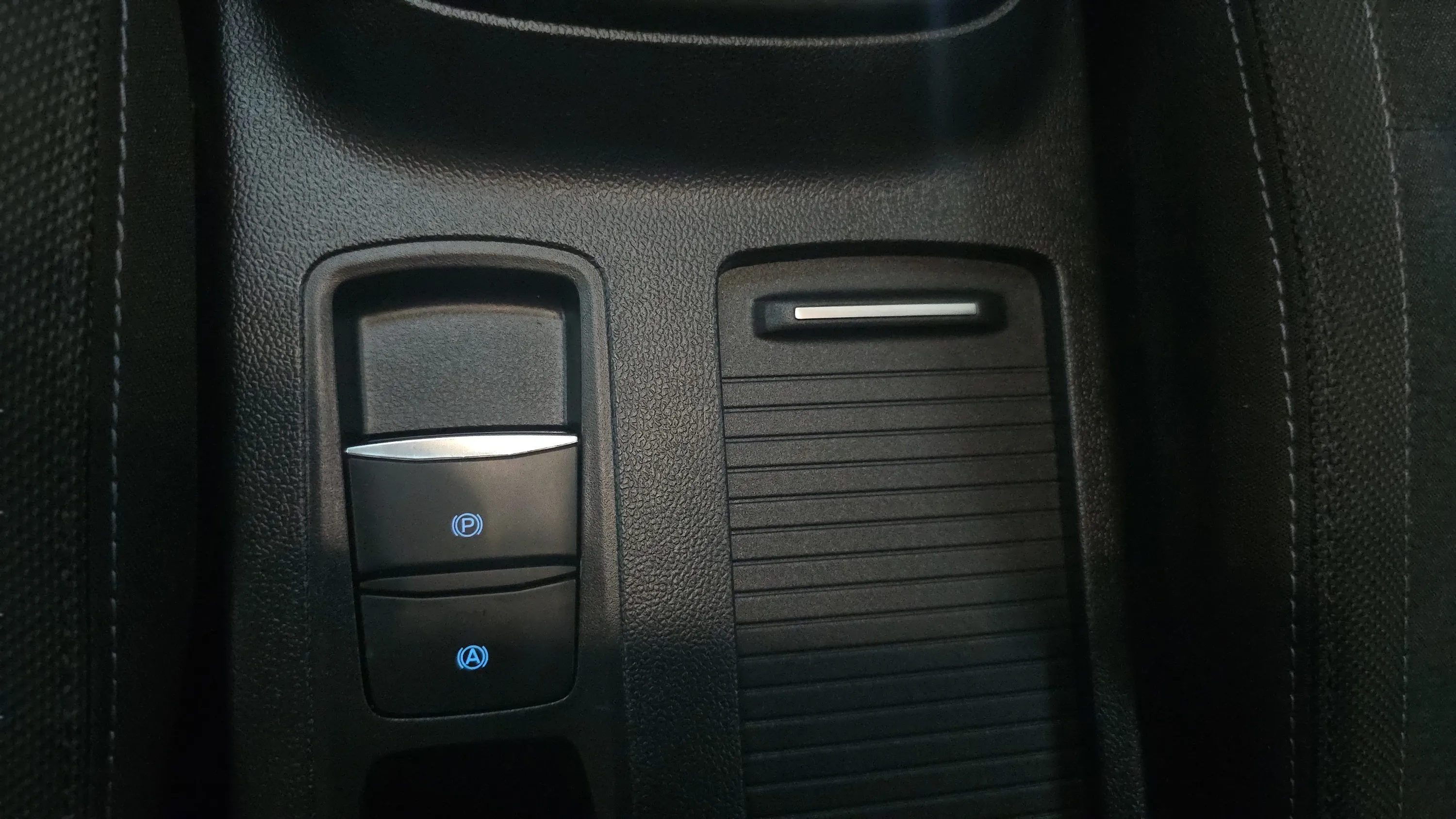 Ford Focus 1.0 EcoBoost MHEV Active - foto 24