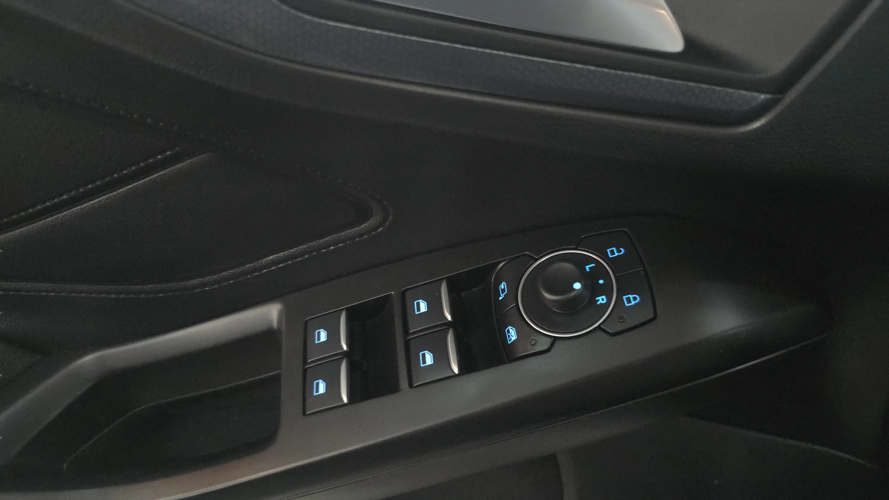 Ford Focus 1.0 EcoBoost MHEV Active - foto 23