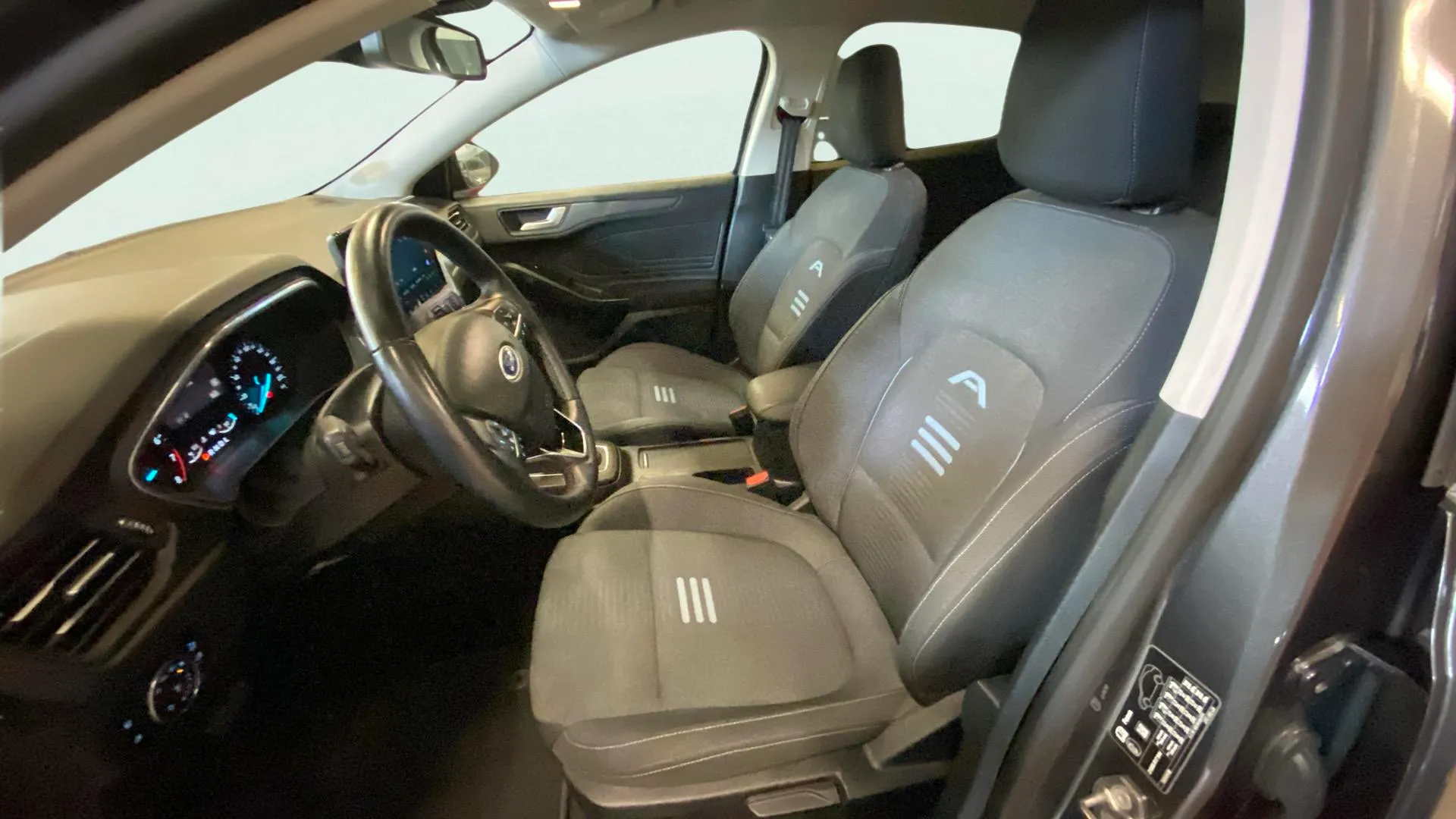 Ford Focus 1.0 EcoBoost MHEV ST-Line - foto 10